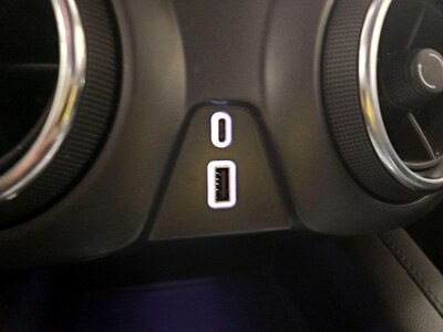 USB/AUX Ports