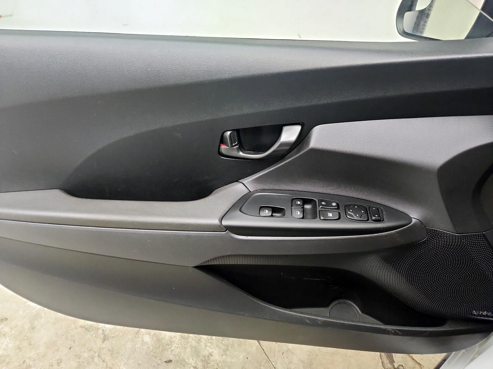 Thumbnail: 2019 Hyundai Veloster - 12