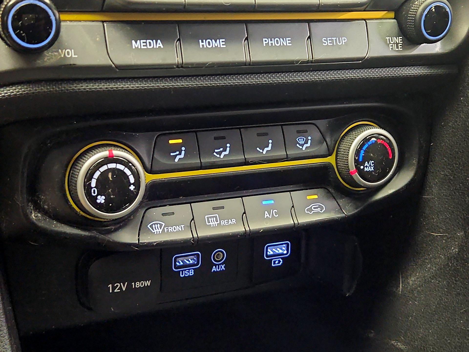 Thumbnail: 2019 Hyundai Veloster - 16
