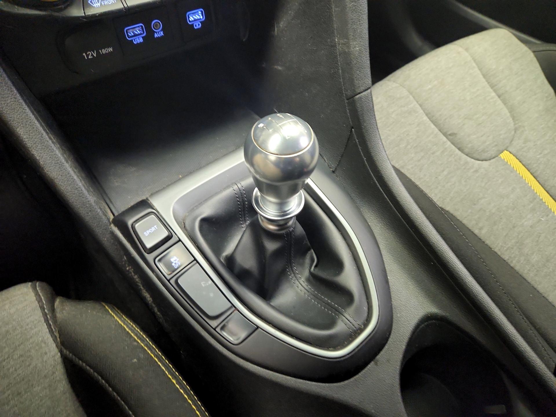 Thumbnail: 2019 Hyundai Veloster - 17
