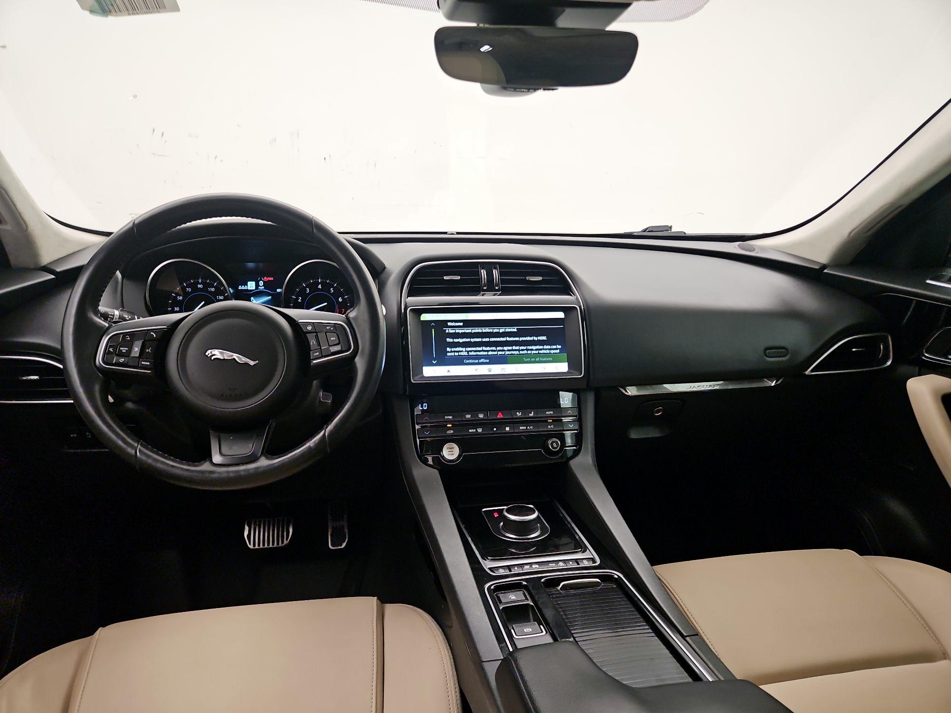 Thumbnail: 2019 Jaguar F-Pace - 9