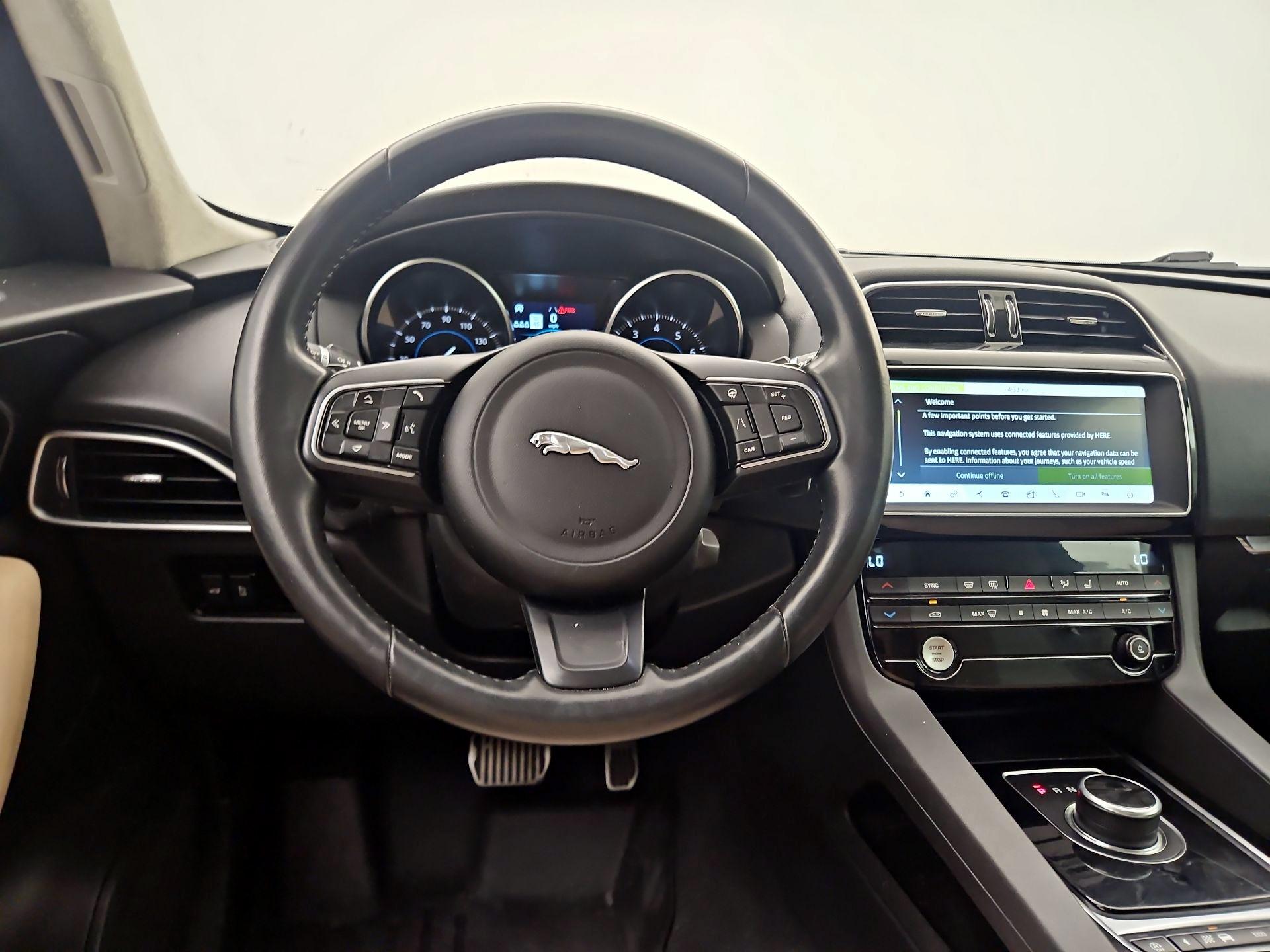 Thumbnail: 2019 Jaguar F-Pace - 10