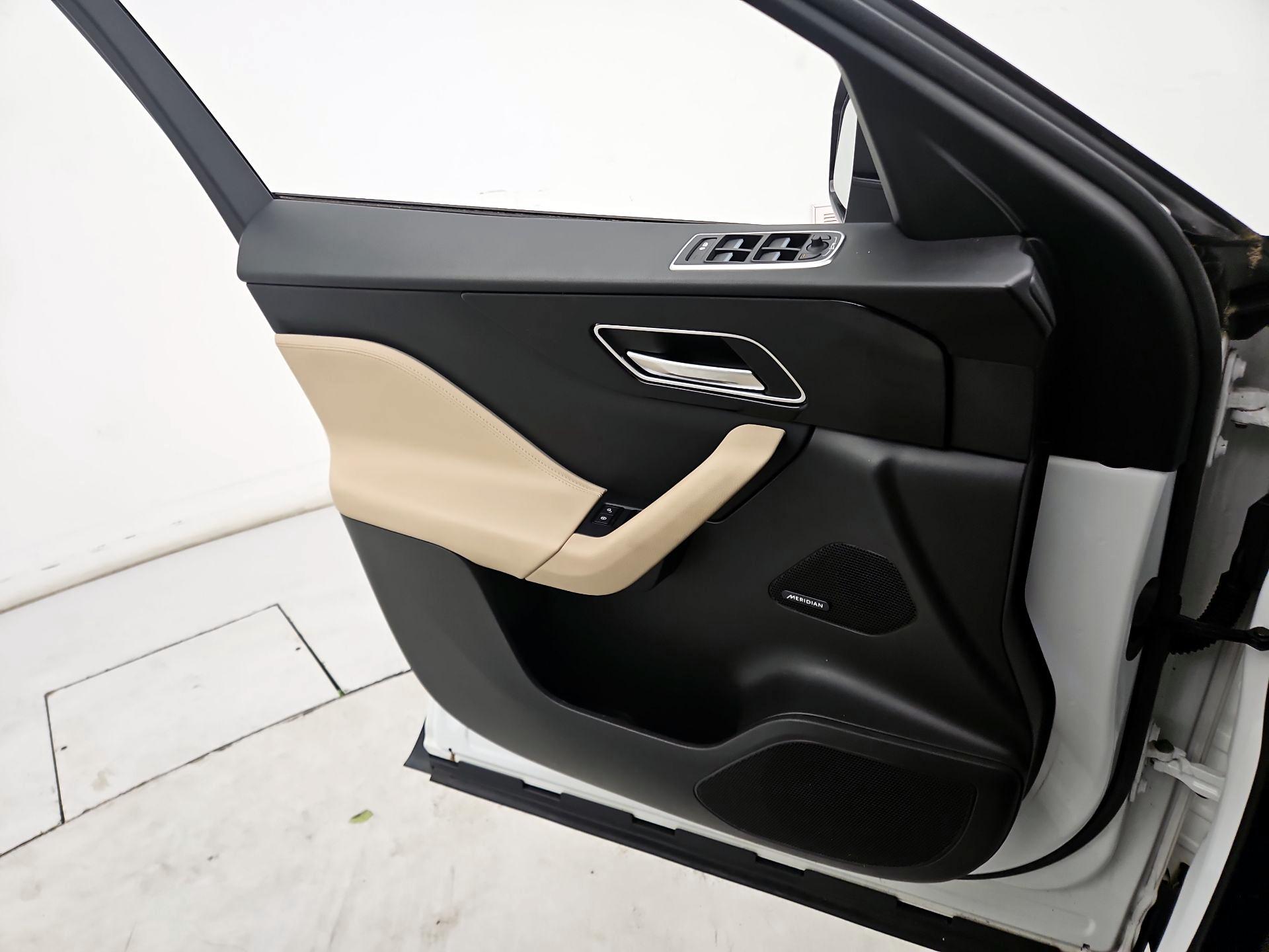 Thumbnail: 2019 Jaguar F-Pace - 12