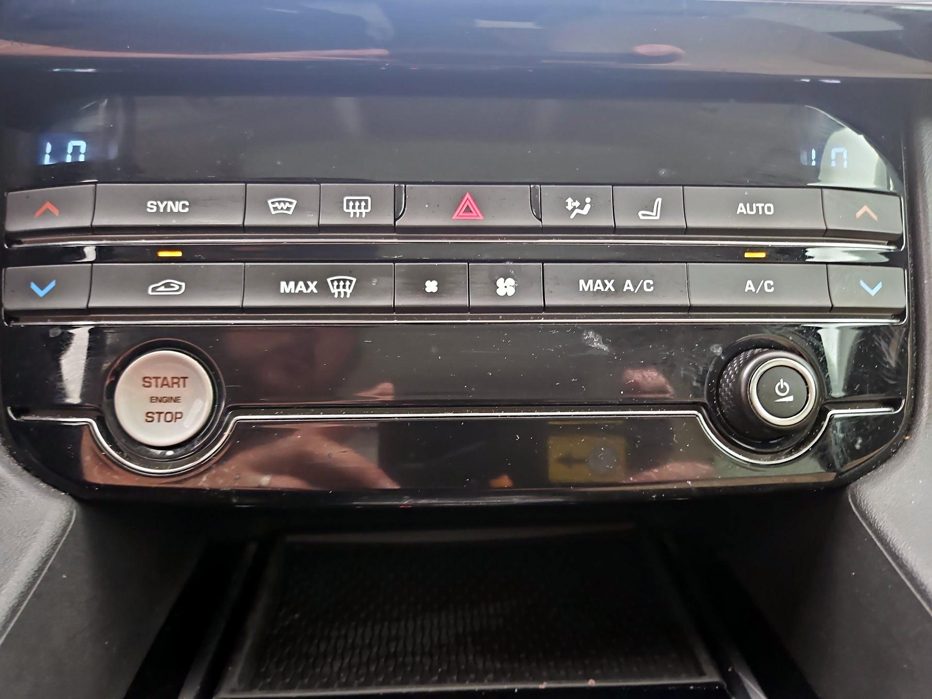Thumbnail: 2019 Jaguar F-Pace - 17