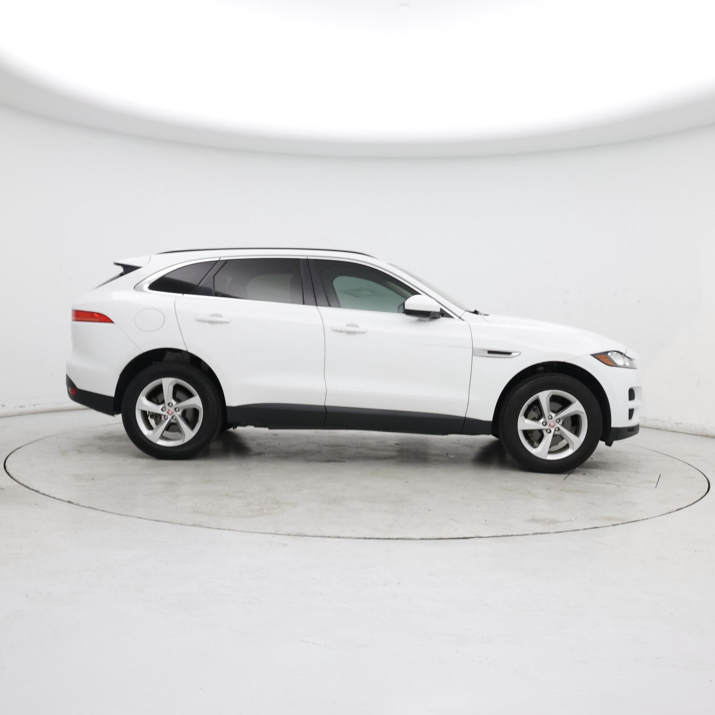 Thumbnail: 2019 Jaguar F-Pace - 7