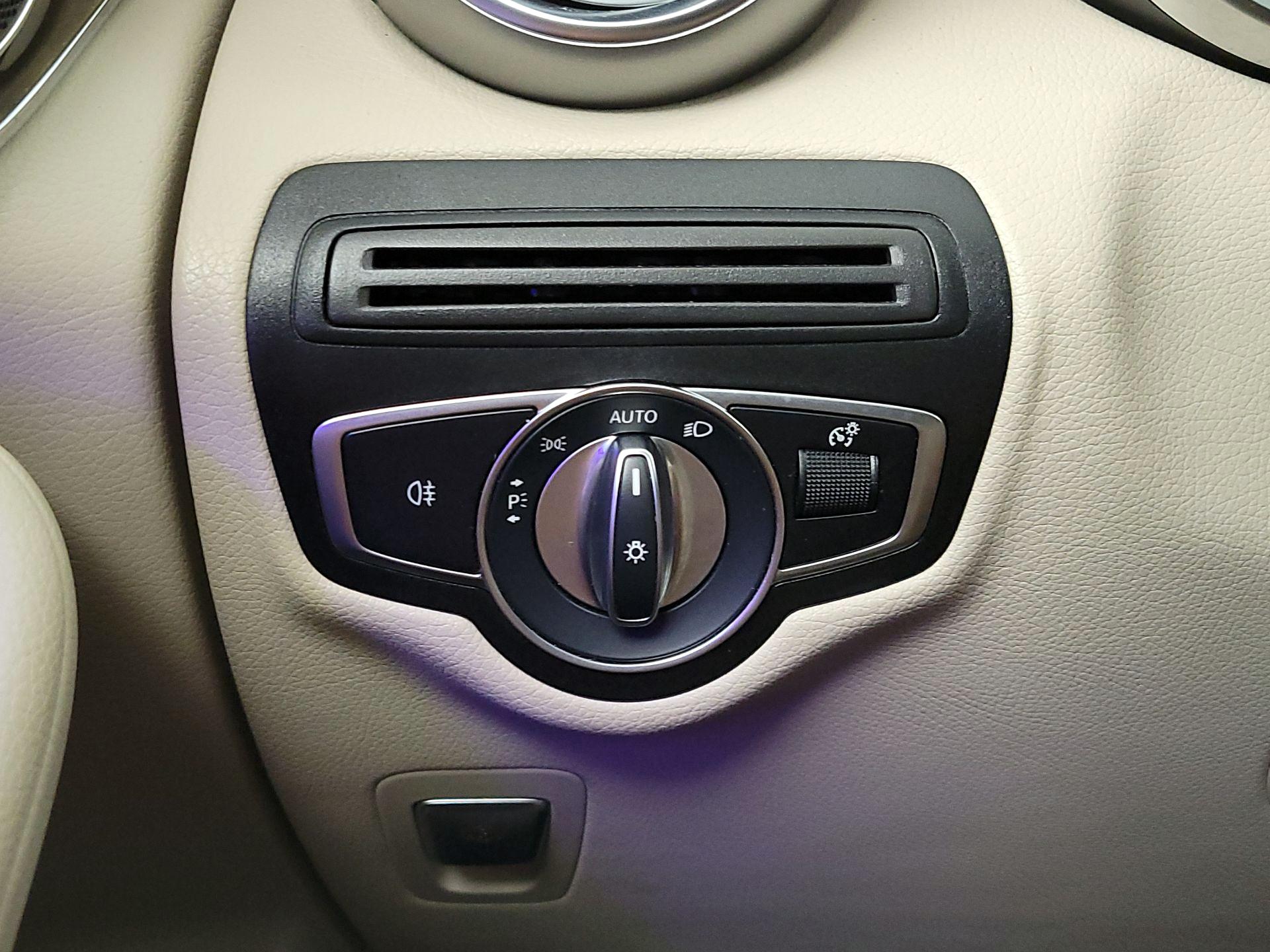 Thumbnail: 2022 Mercedes-Benz GLC - 13