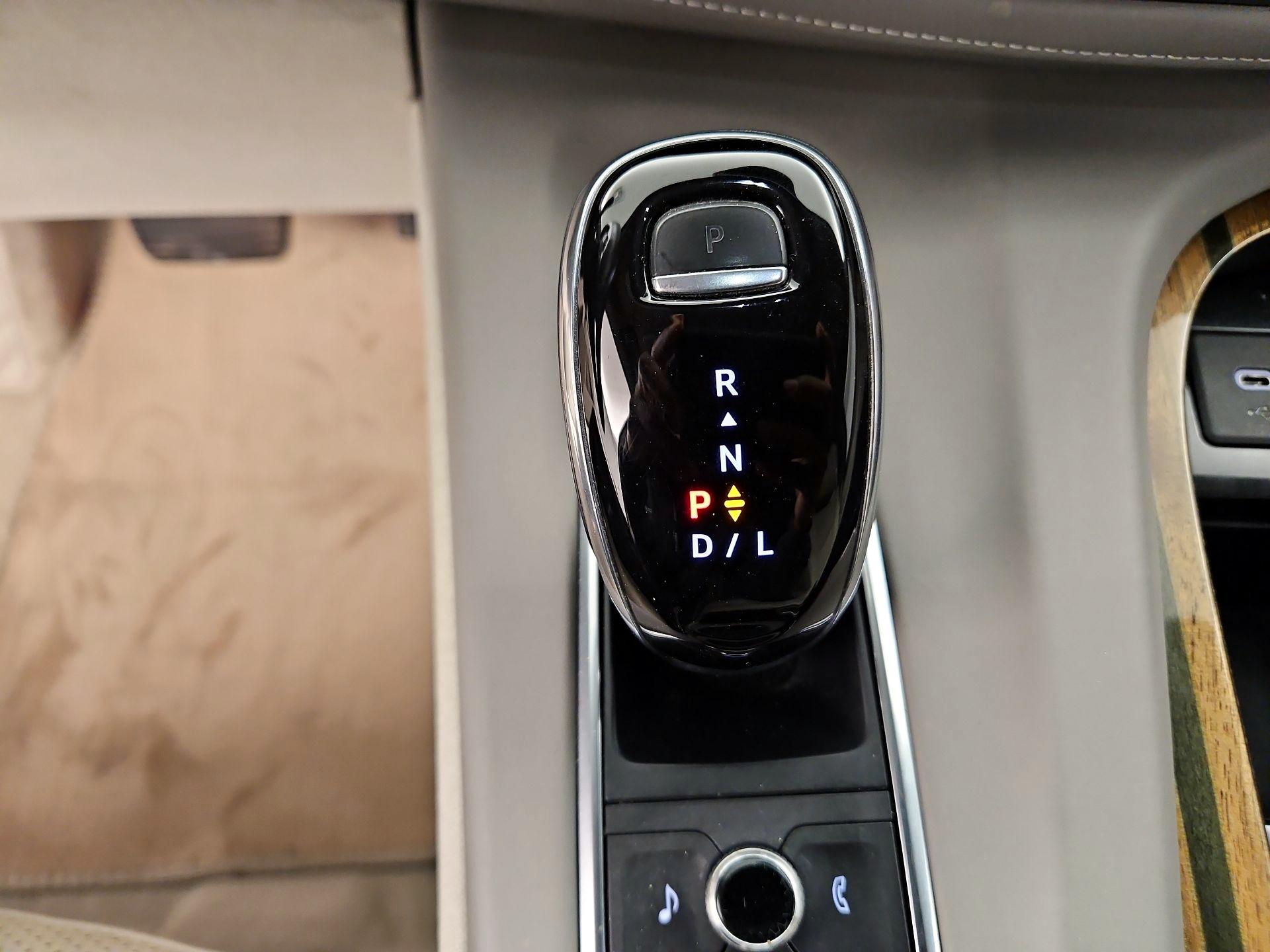 Thumbnail: 2022 Cadillac Escalade - 18