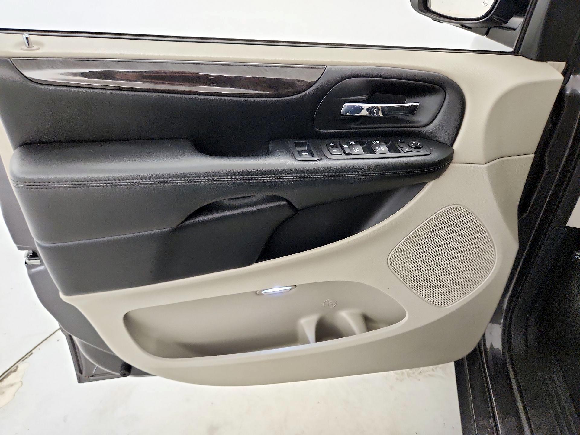 Thumbnail: 2019 Dodge Grand Caravan - 12