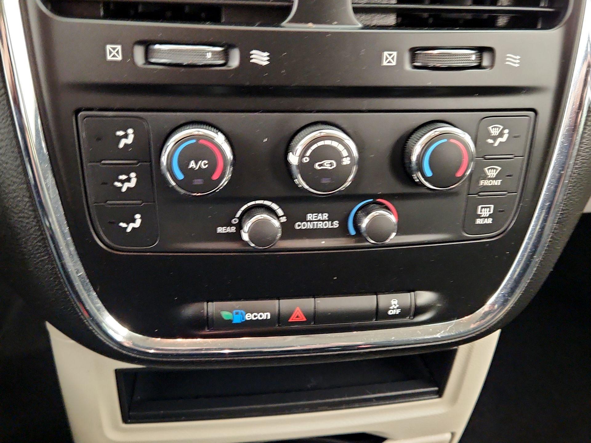 Thumbnail: 2019 Dodge Grand Caravan - 16