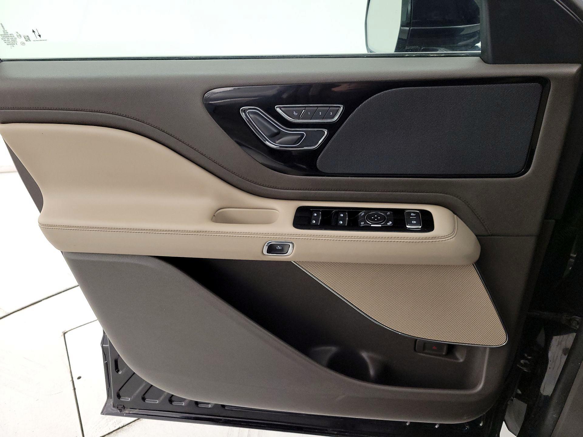 Thumbnail: 2022 Lincoln Aviator - 12
