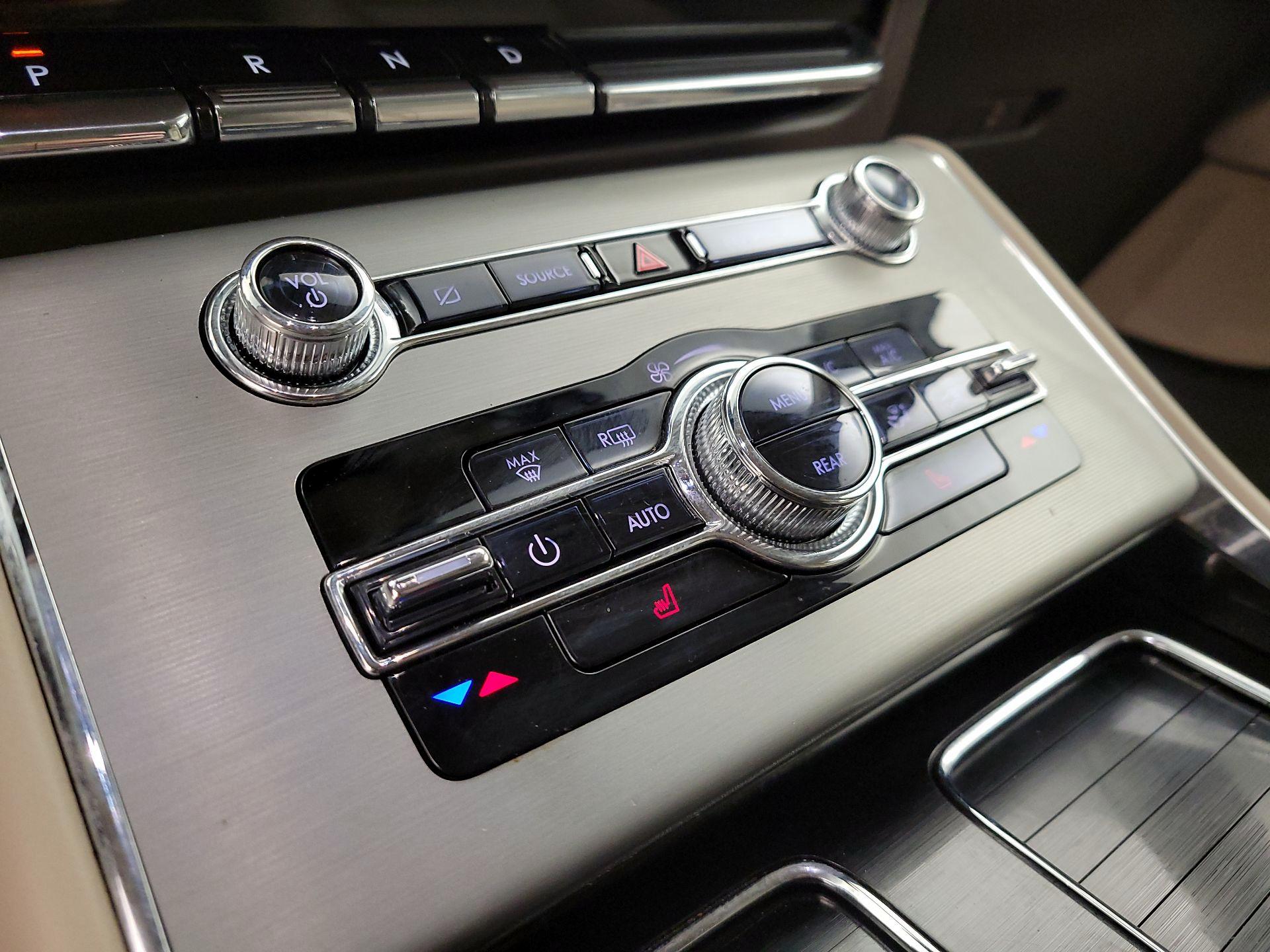 Thumbnail: 2022 Lincoln Aviator - 16