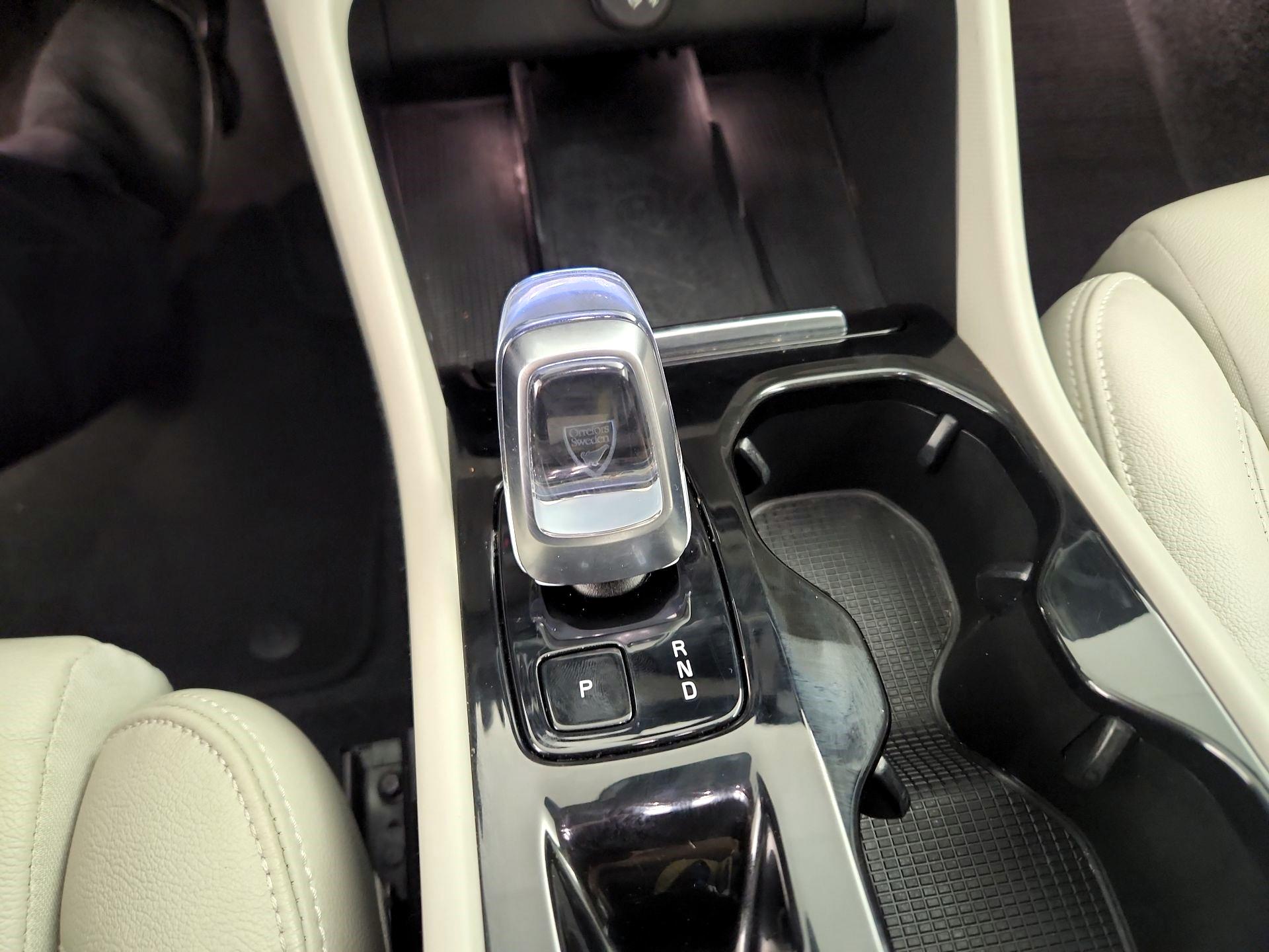 Thumbnail: 2023 Volvo XC40 - 16