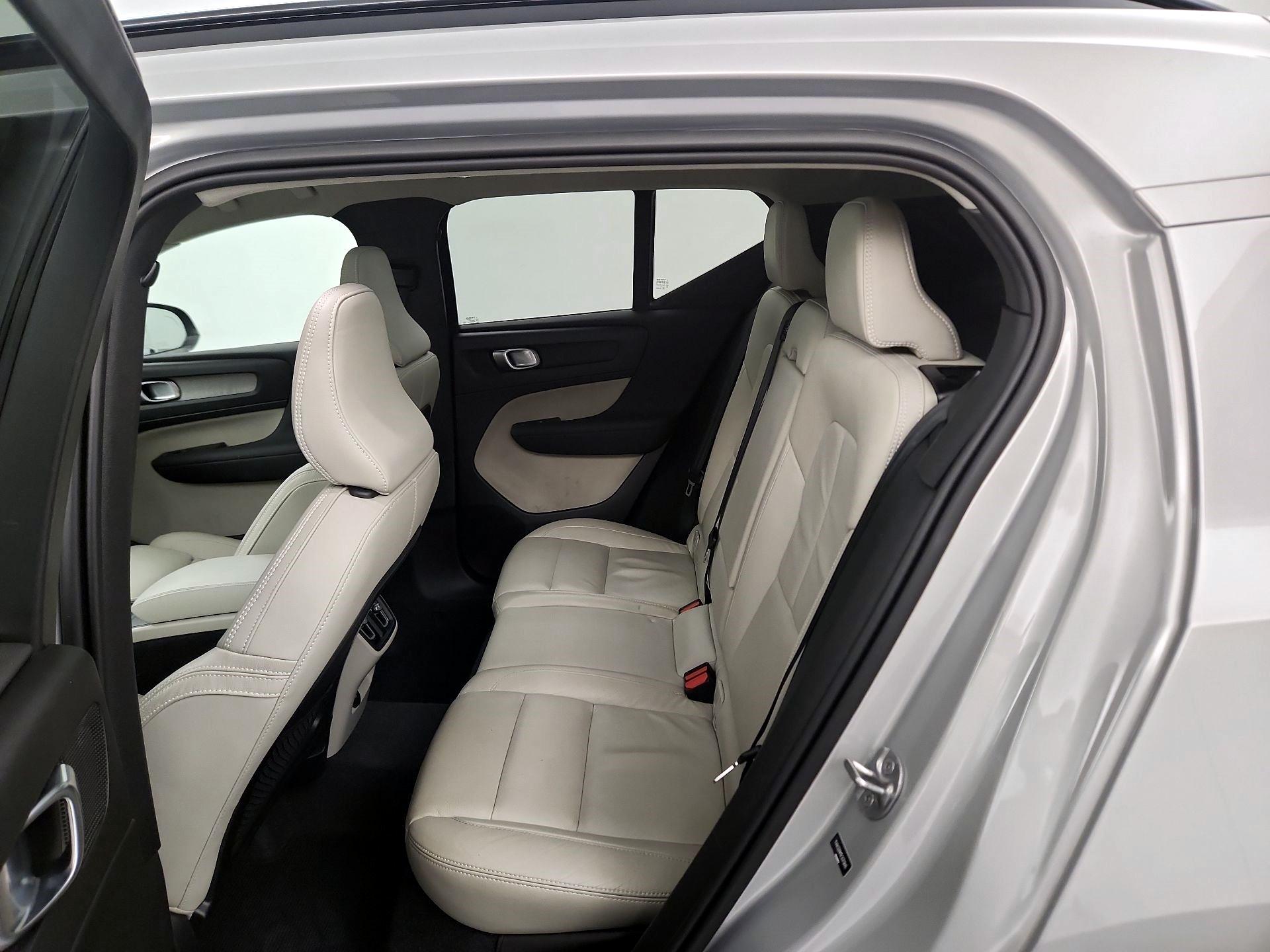 Thumbnail: 2023 Volvo XC40 - 19