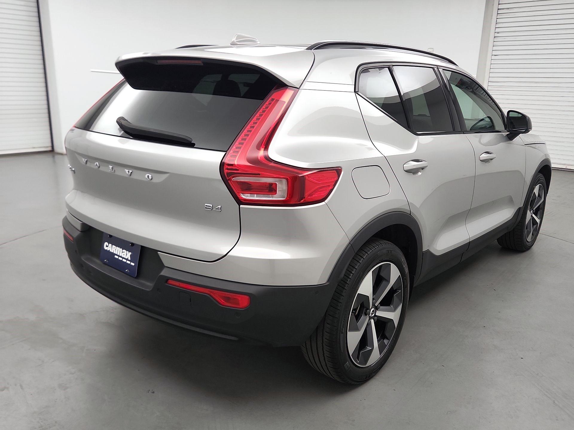 Thumbnail: 2023 Volvo XC40 - 5