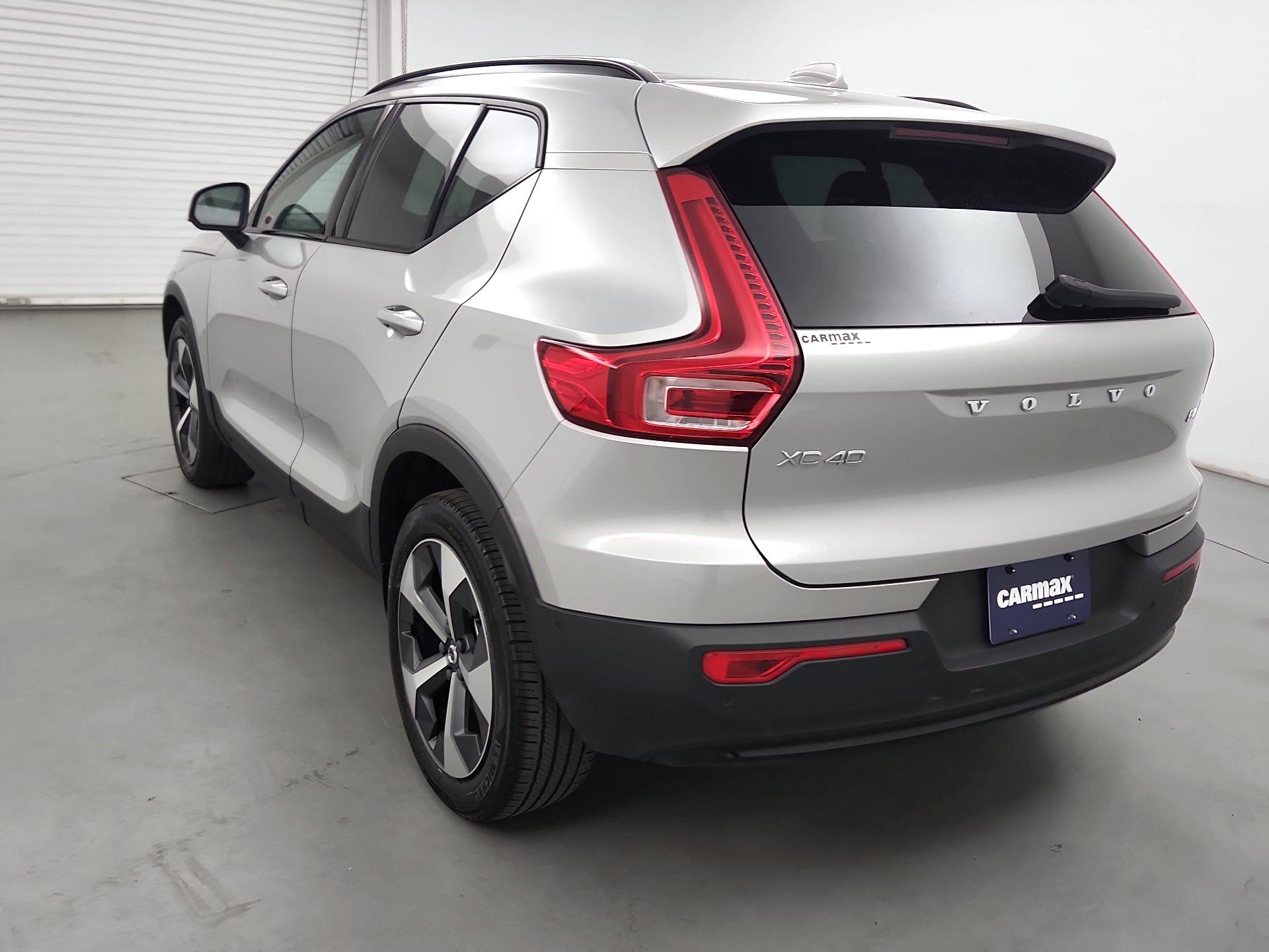 Thumbnail: 2023 Volvo XC40 - 7