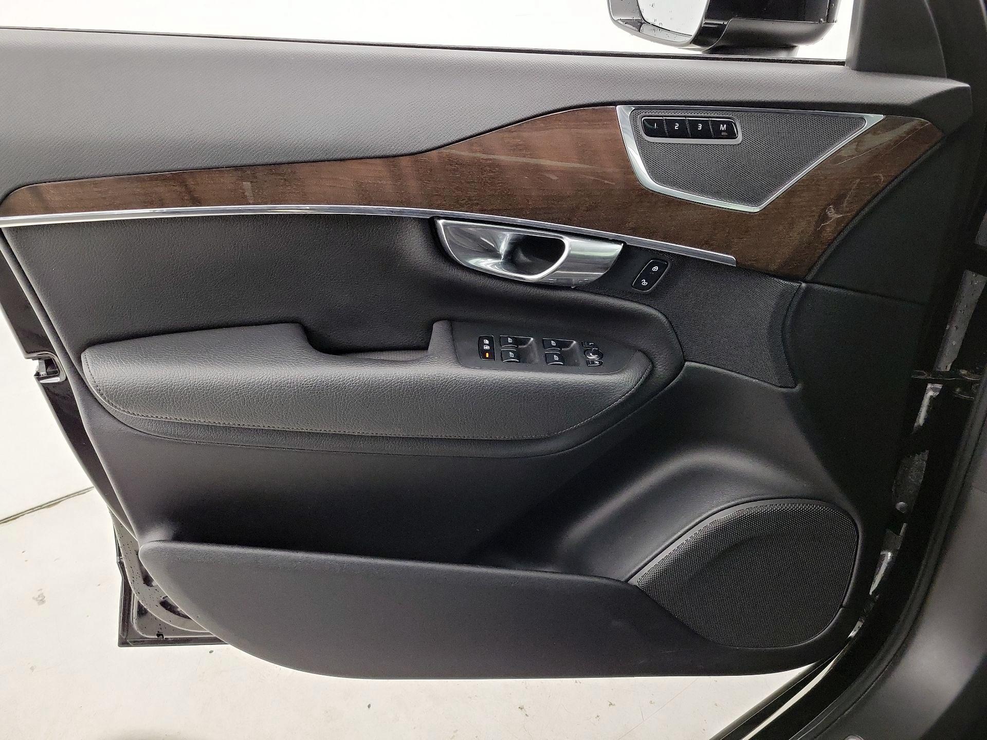 Thumbnail: 2016 Volvo XC90 - 12
