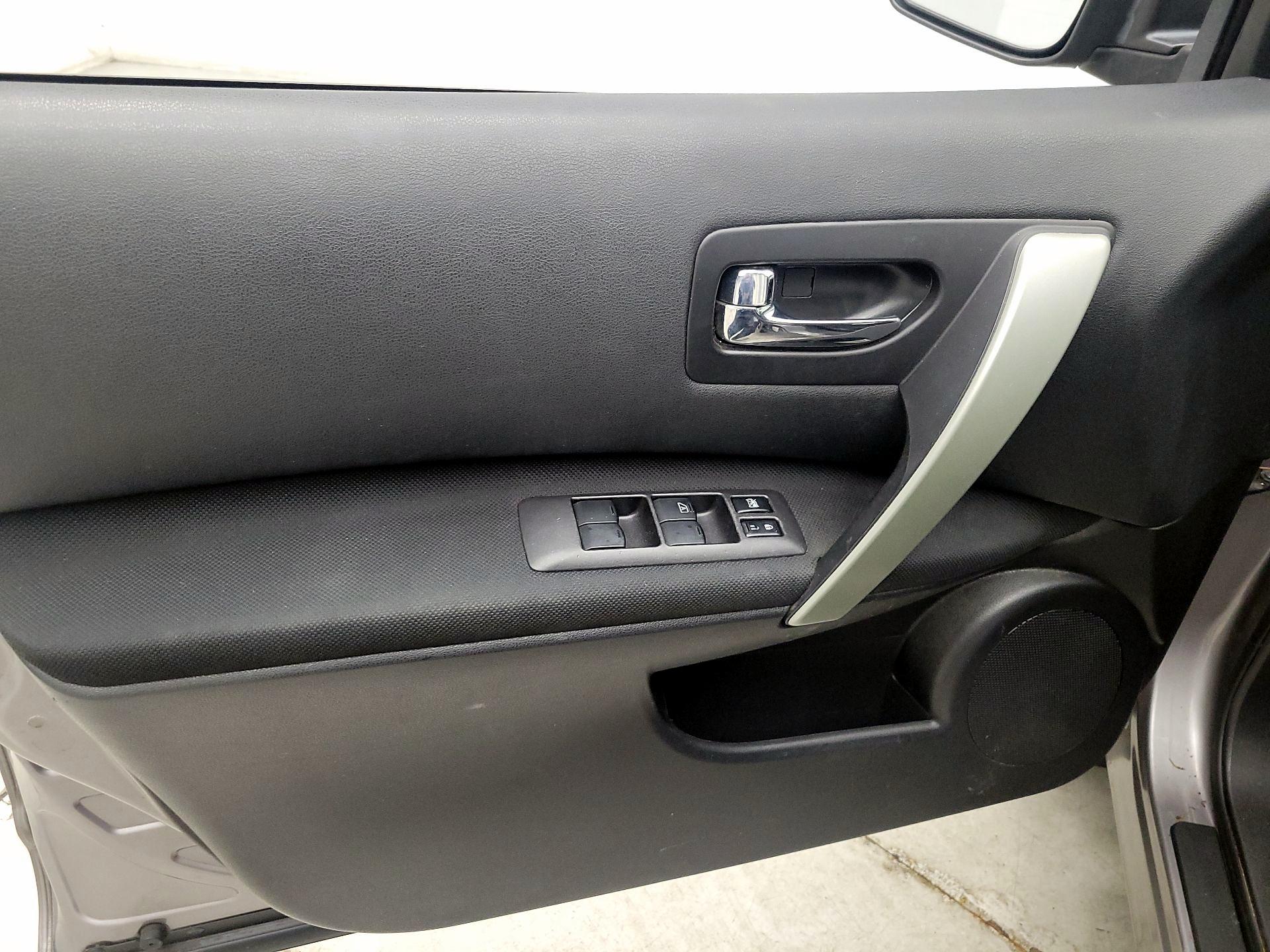 Thumbnail: 2013 Nissan Rogue - 12