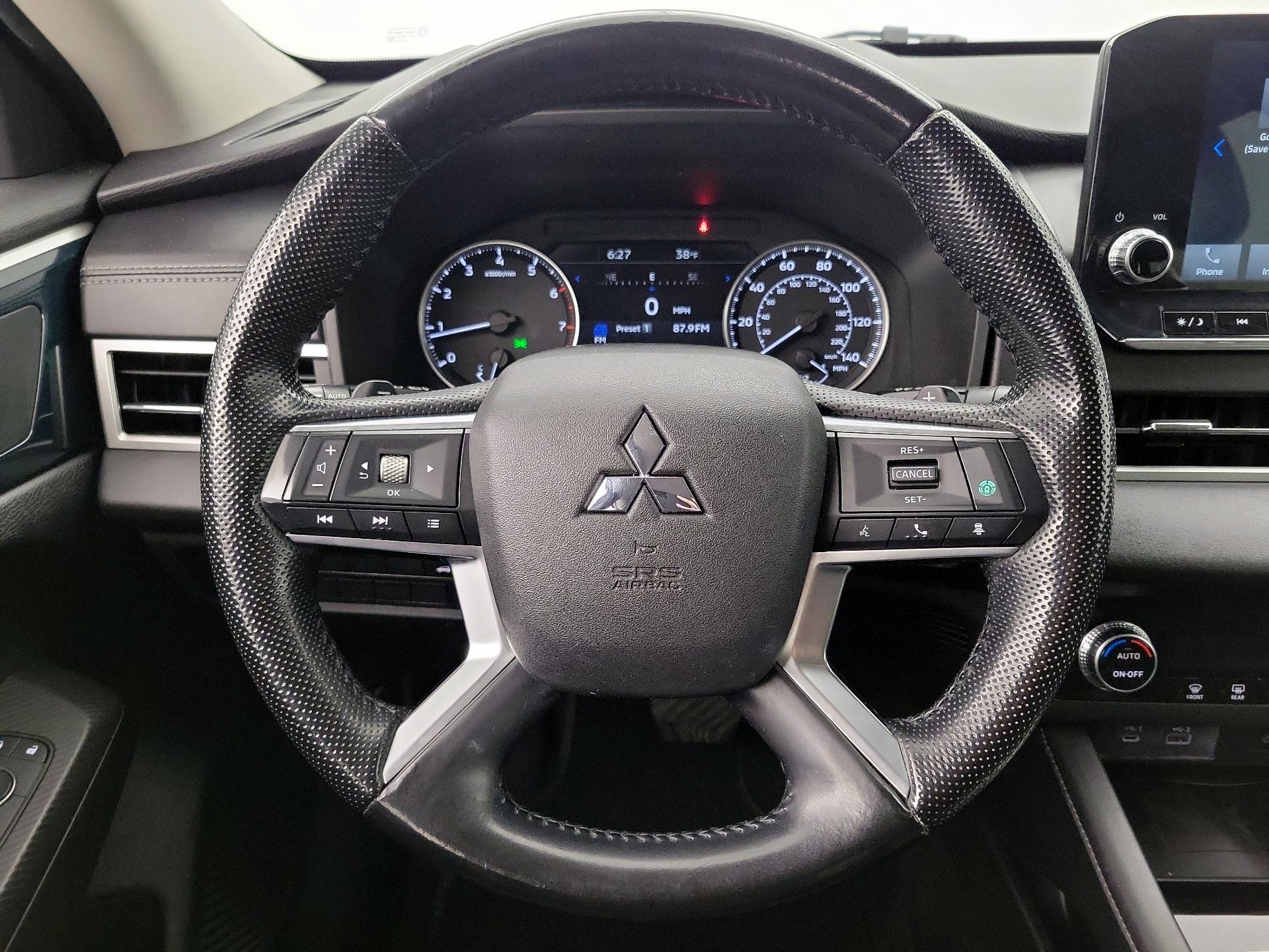 Thumbnail: 2022 Mitsubishi Outlander - 10