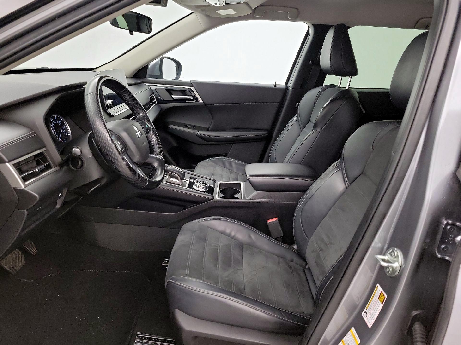 Thumbnail: 2022 Mitsubishi Outlander - 11