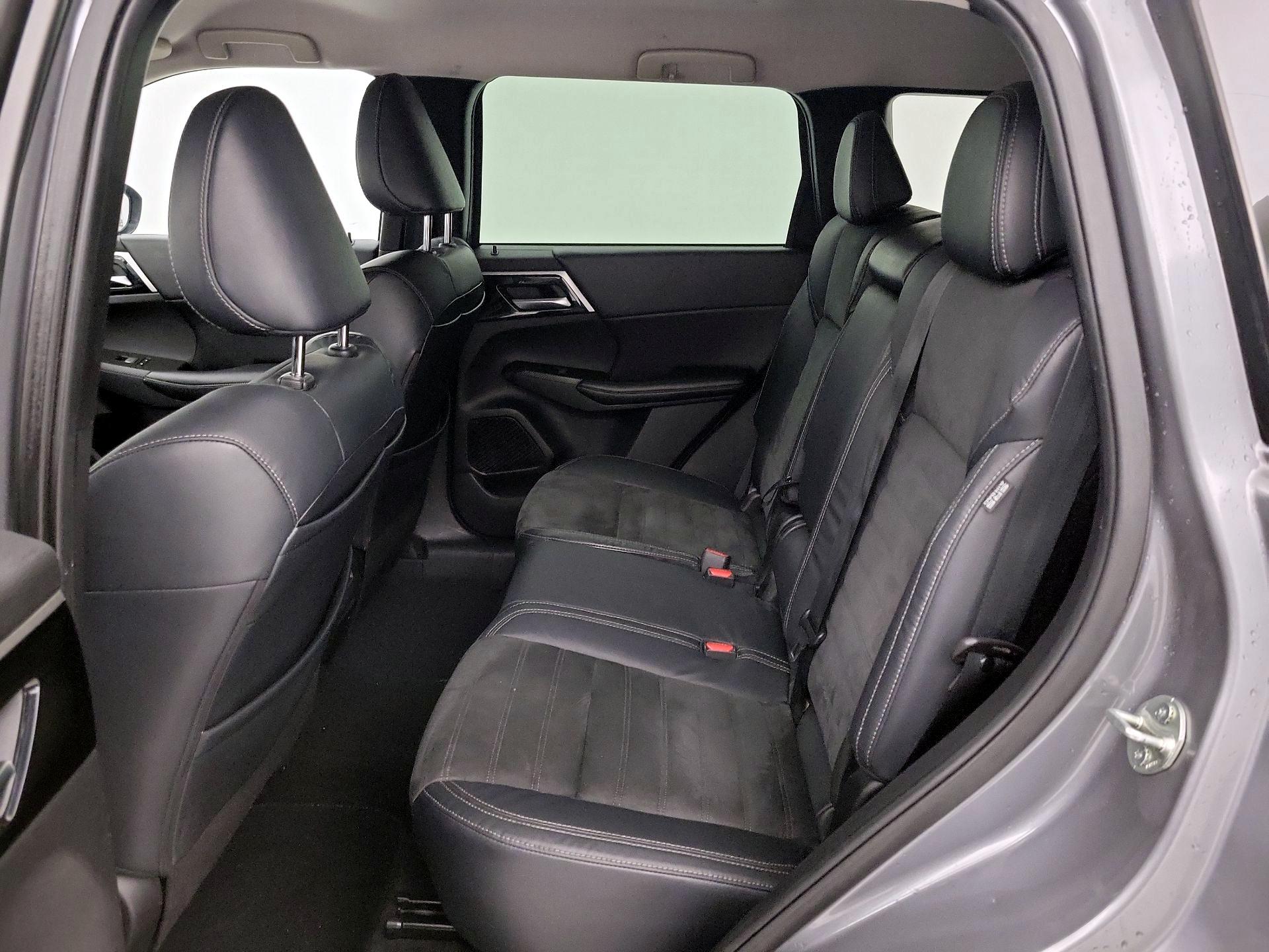 Thumbnail: 2022 Mitsubishi Outlander - 20