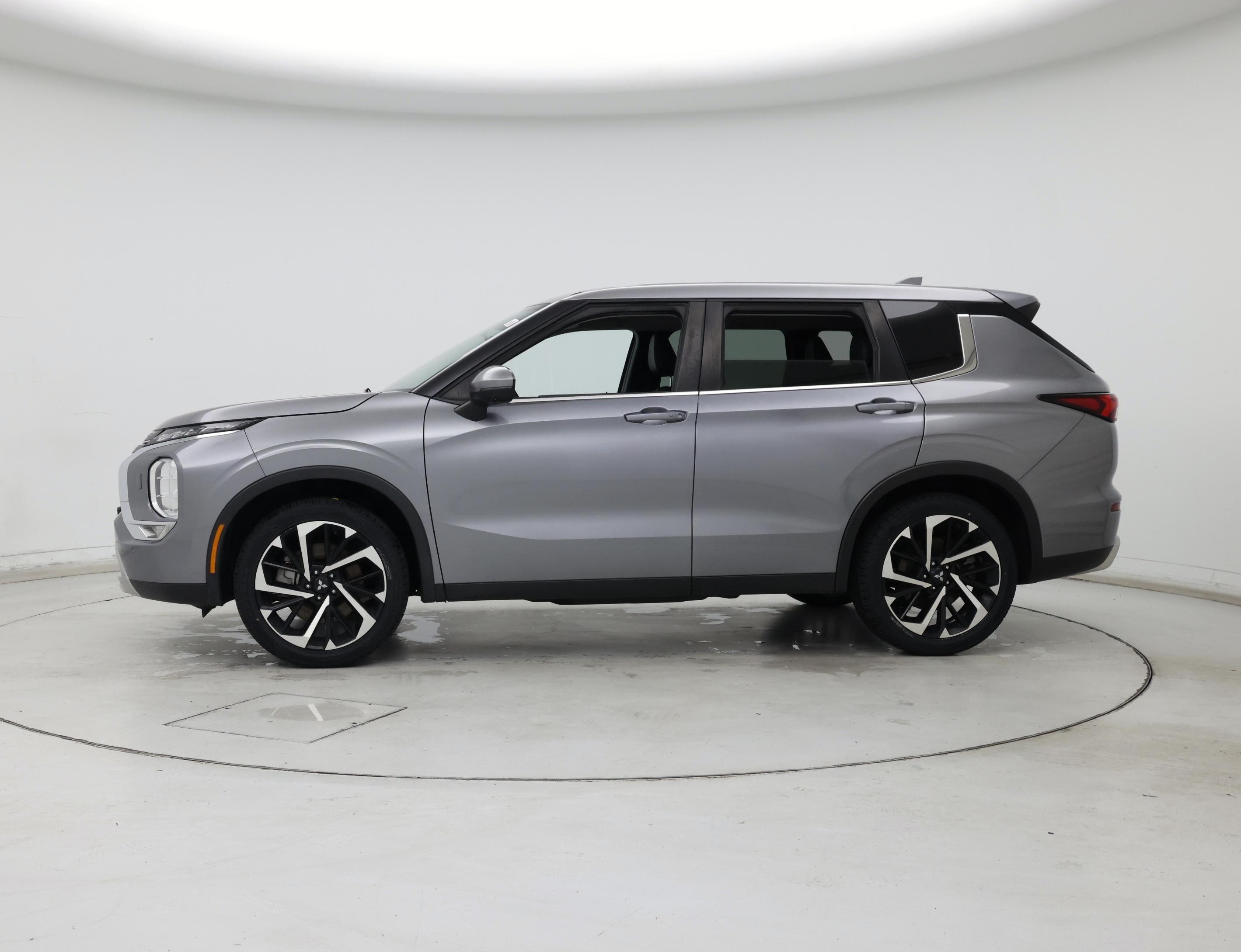 Thumbnail: 2022 Mitsubishi Outlander - 3