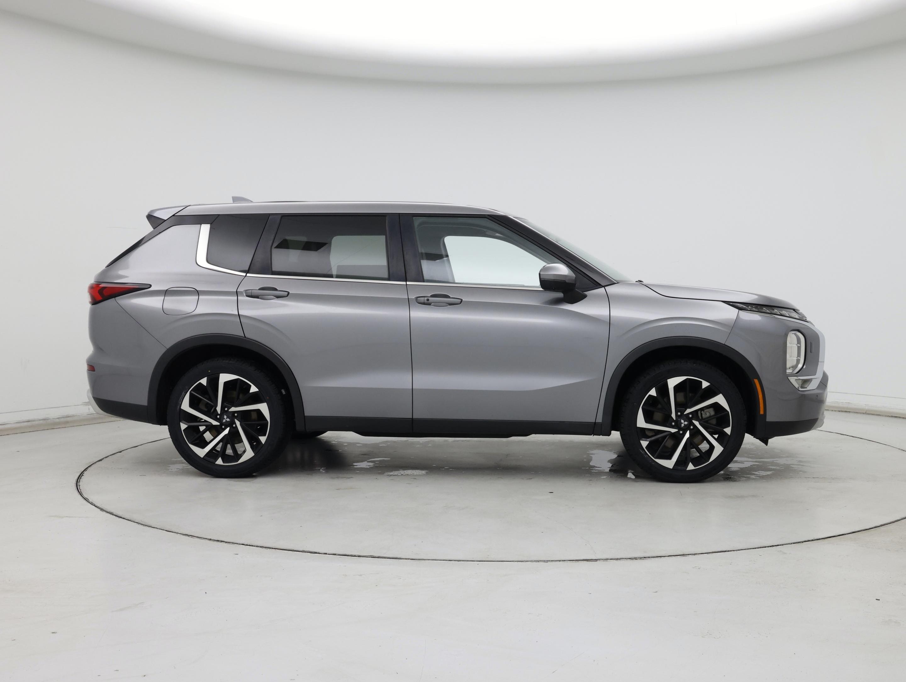 Thumbnail: 2022 Mitsubishi Outlander - 7