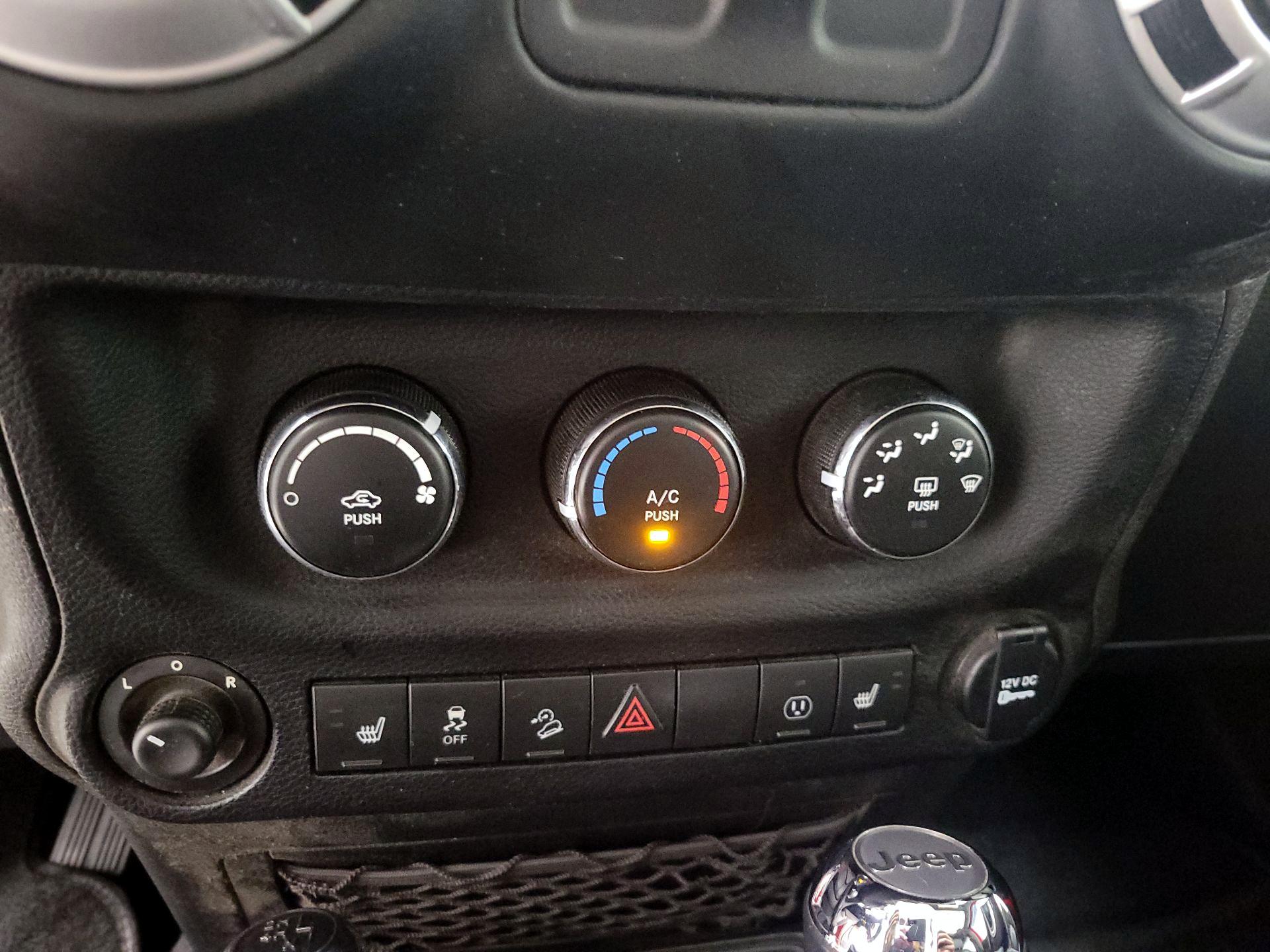 Thumbnail: 2014 Jeep Wrangler - 14