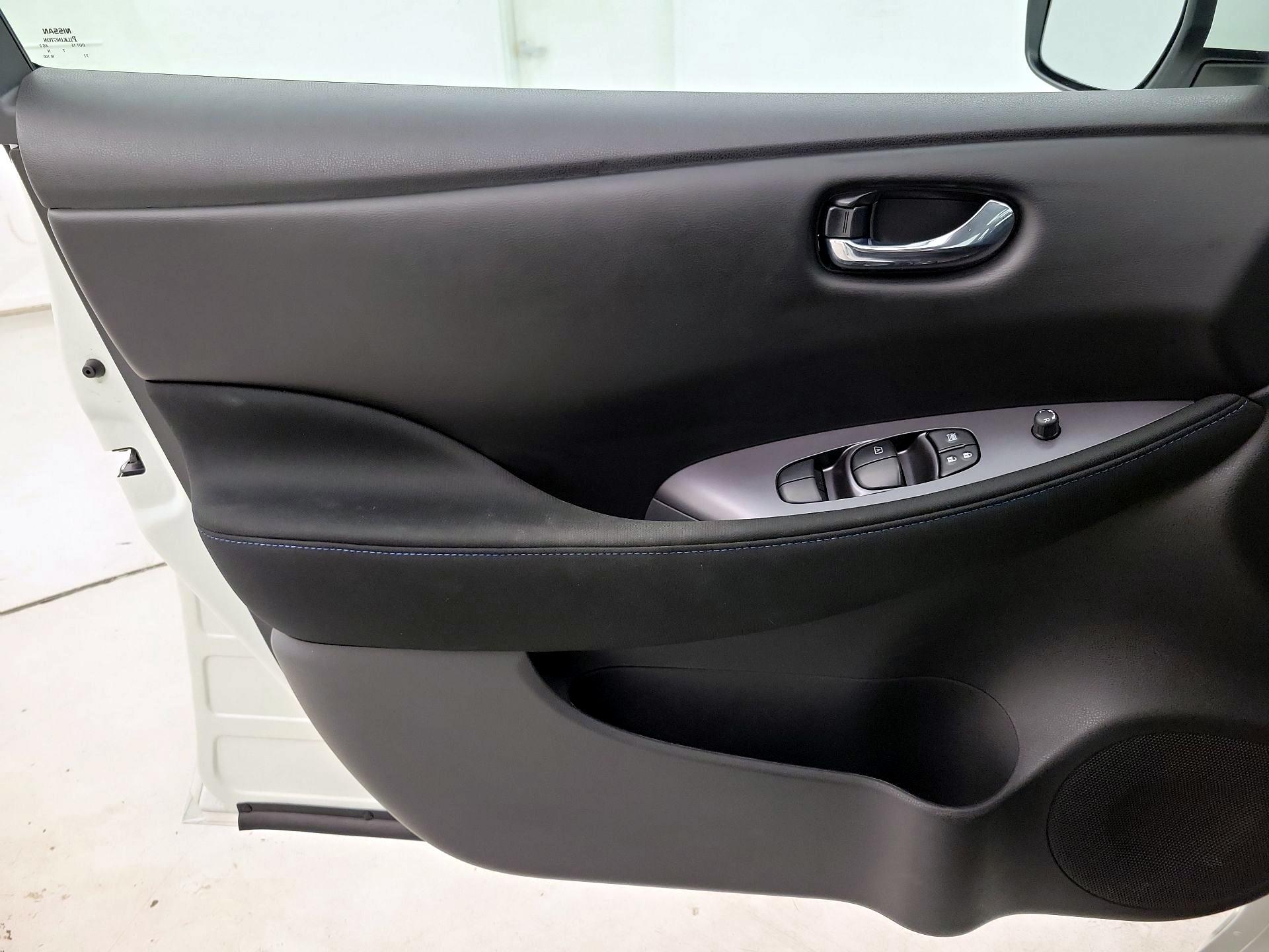 Thumbnail: 2025 Nissan Leaf - 12