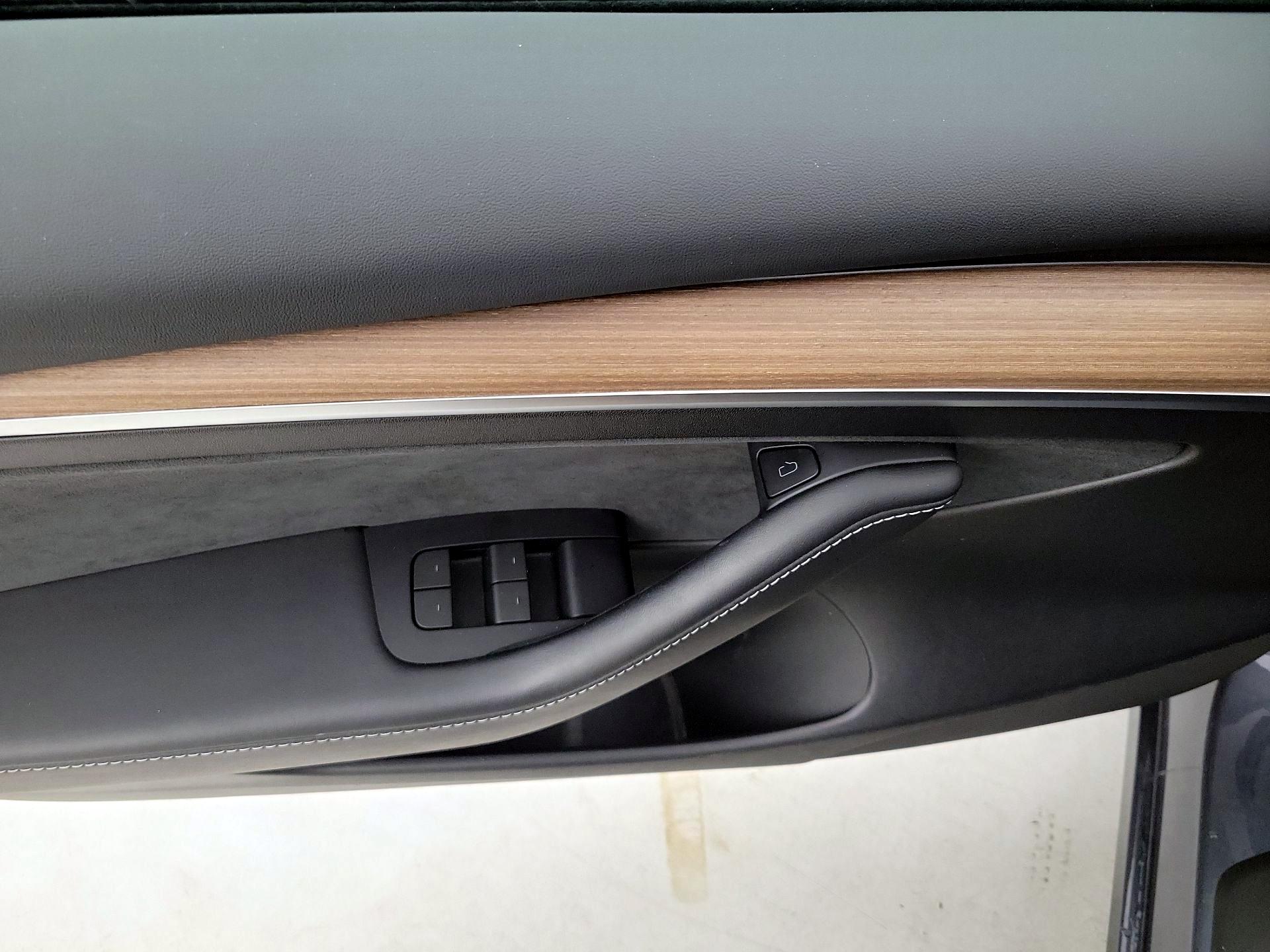 Thumbnail: 2023 Tesla Model 3 - 12