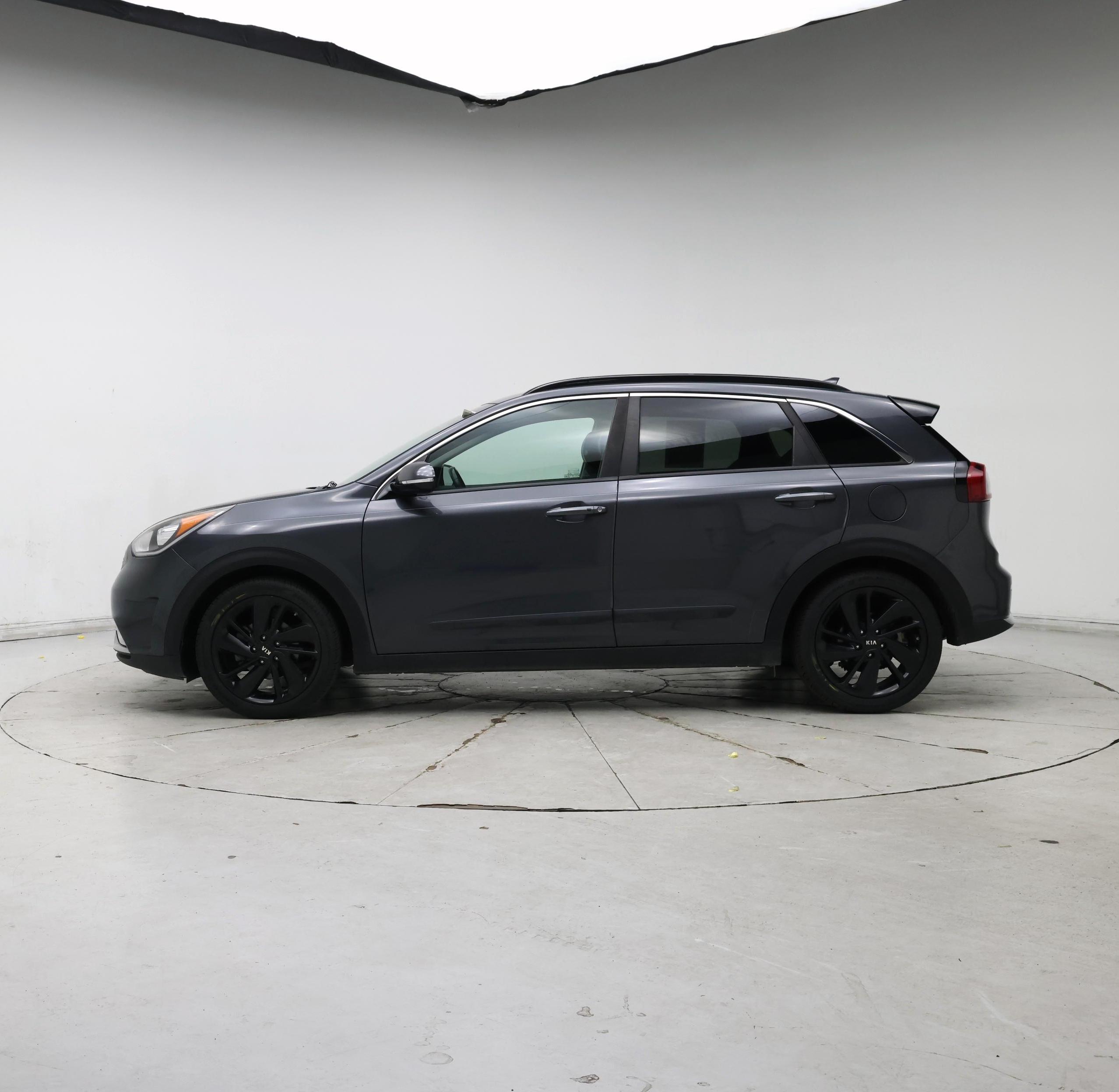 Thumbnail: 2018 Kia Niro - 3