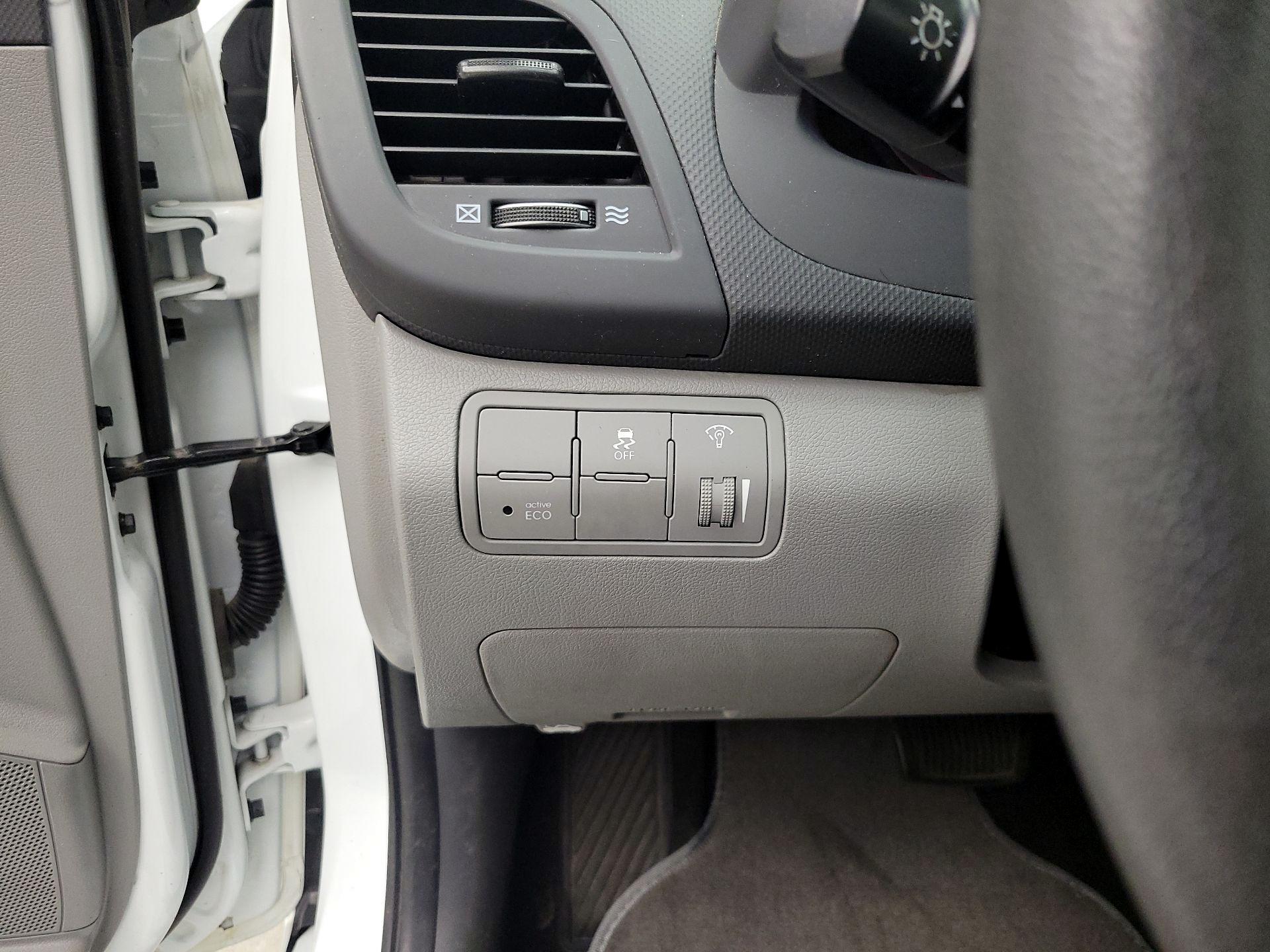 Thumbnail: 2016 Hyundai Accent - 13