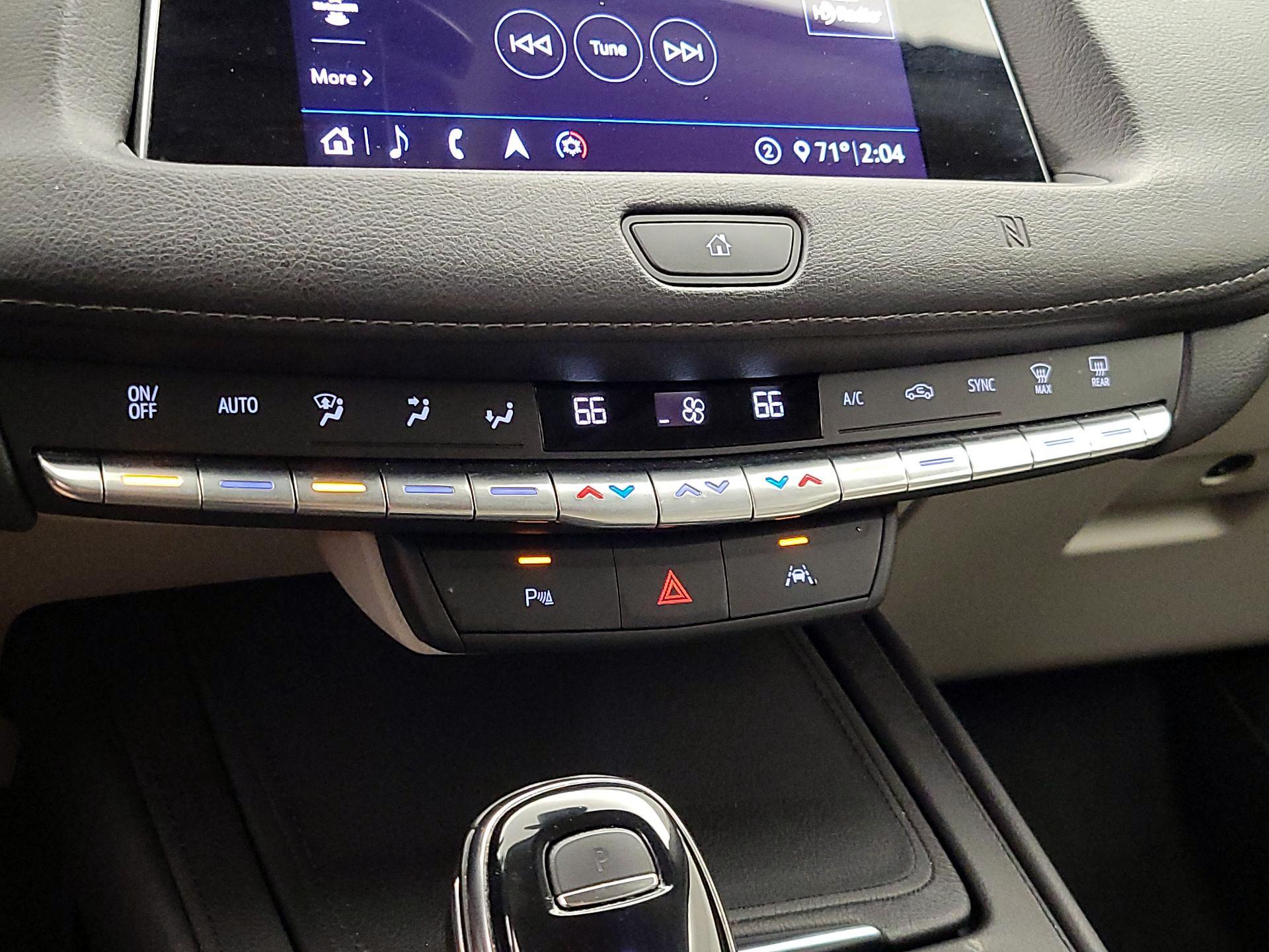 Thumbnail: 2020 Cadillac XT4 - 17