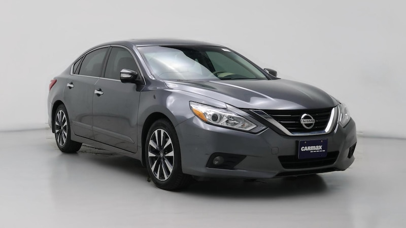 2016 Nissan Altima SV Hero Image