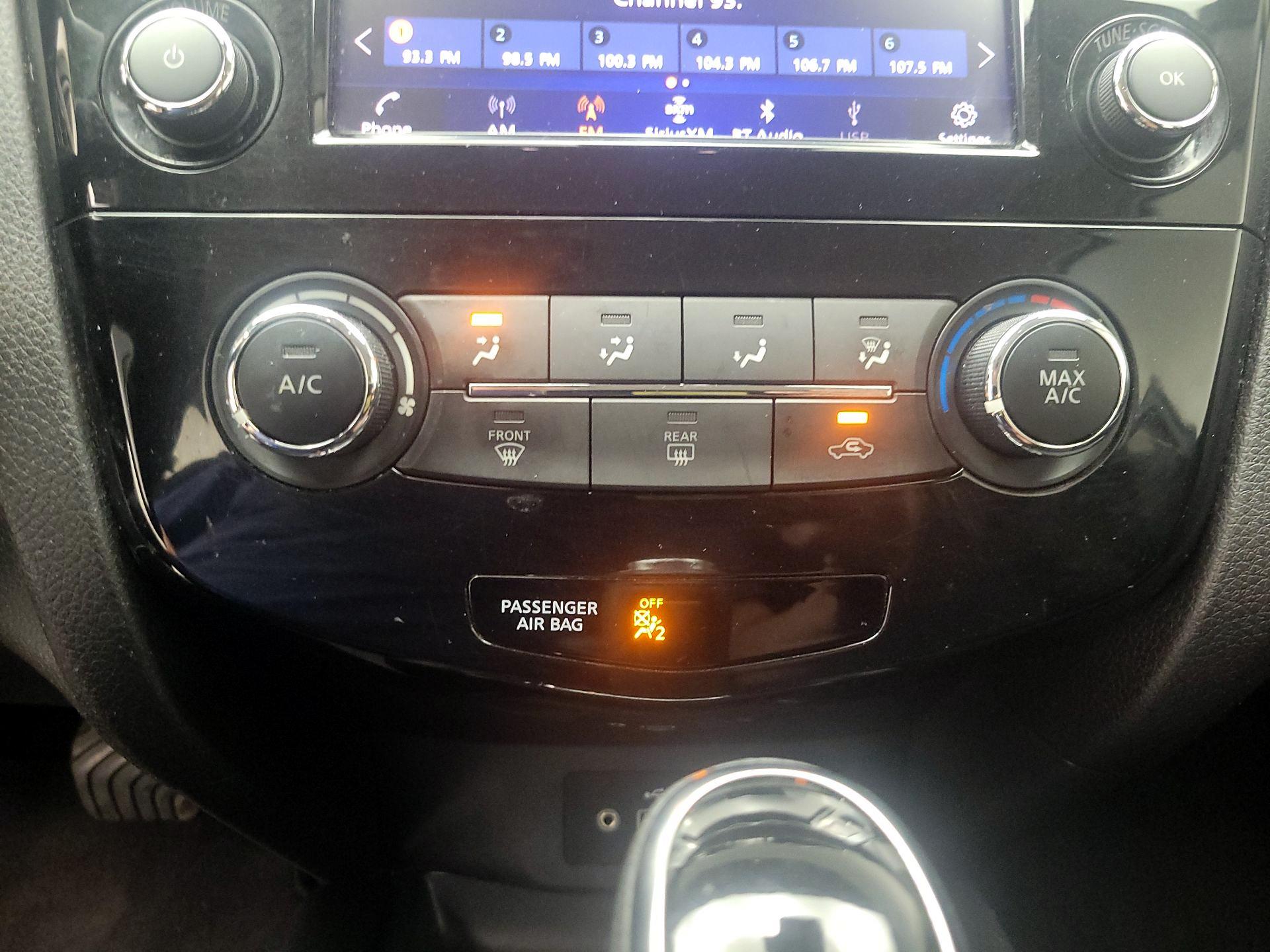 Thumbnail: 2020 Nissan Rogue Sport - 16