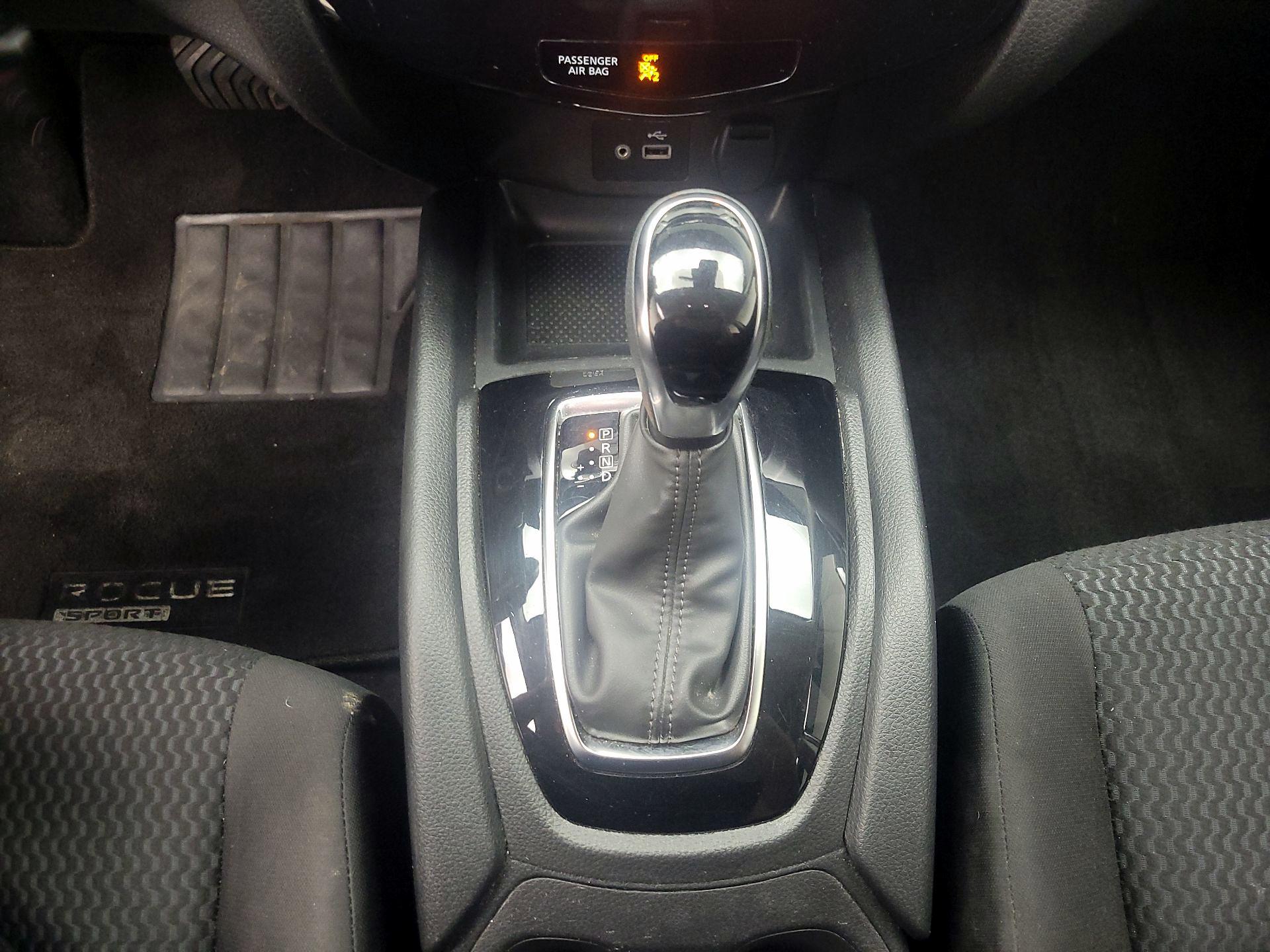Thumbnail: 2020 Nissan Rogue Sport - 17