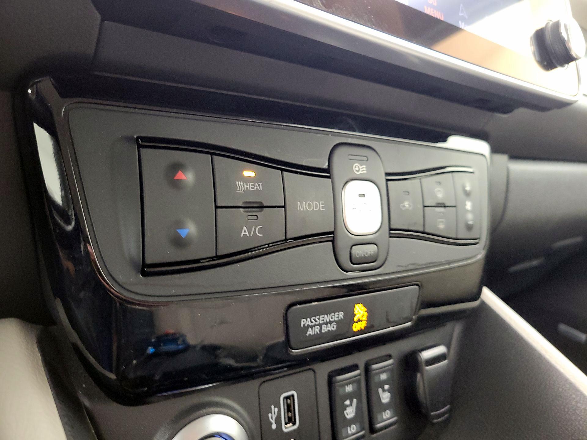 Thumbnail: 2019 Nissan Leaf - 17