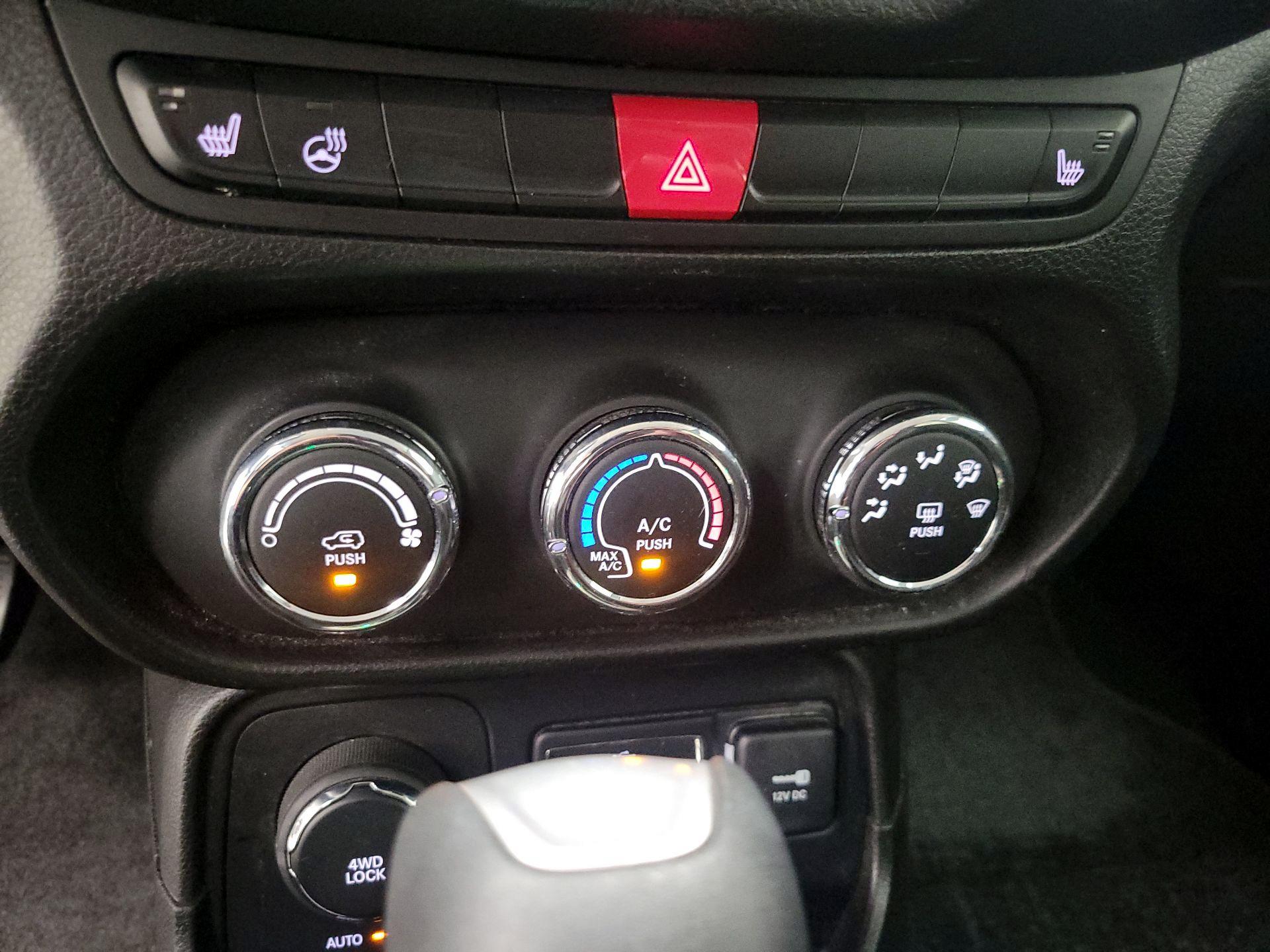 Thumbnail: 2017 Jeep Renegade - 16