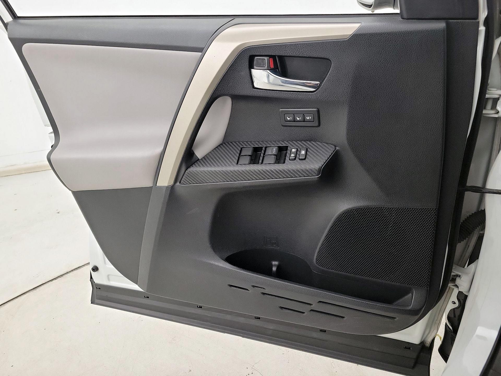 Thumbnail: 2014 Toyota RAV4 - 12