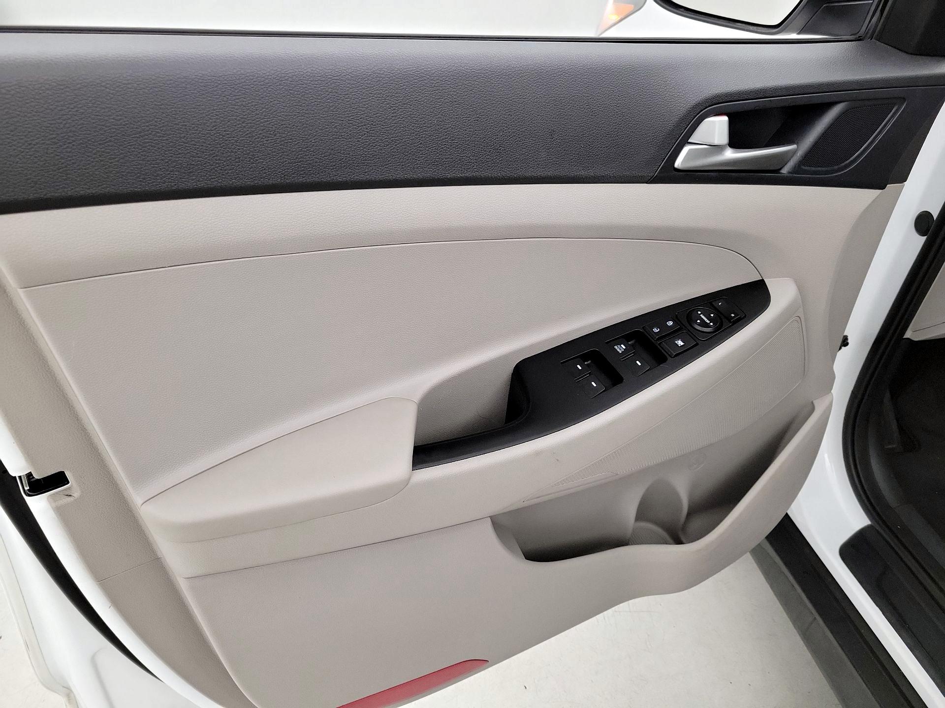 Thumbnail: 2020 Hyundai Tucson - 12
