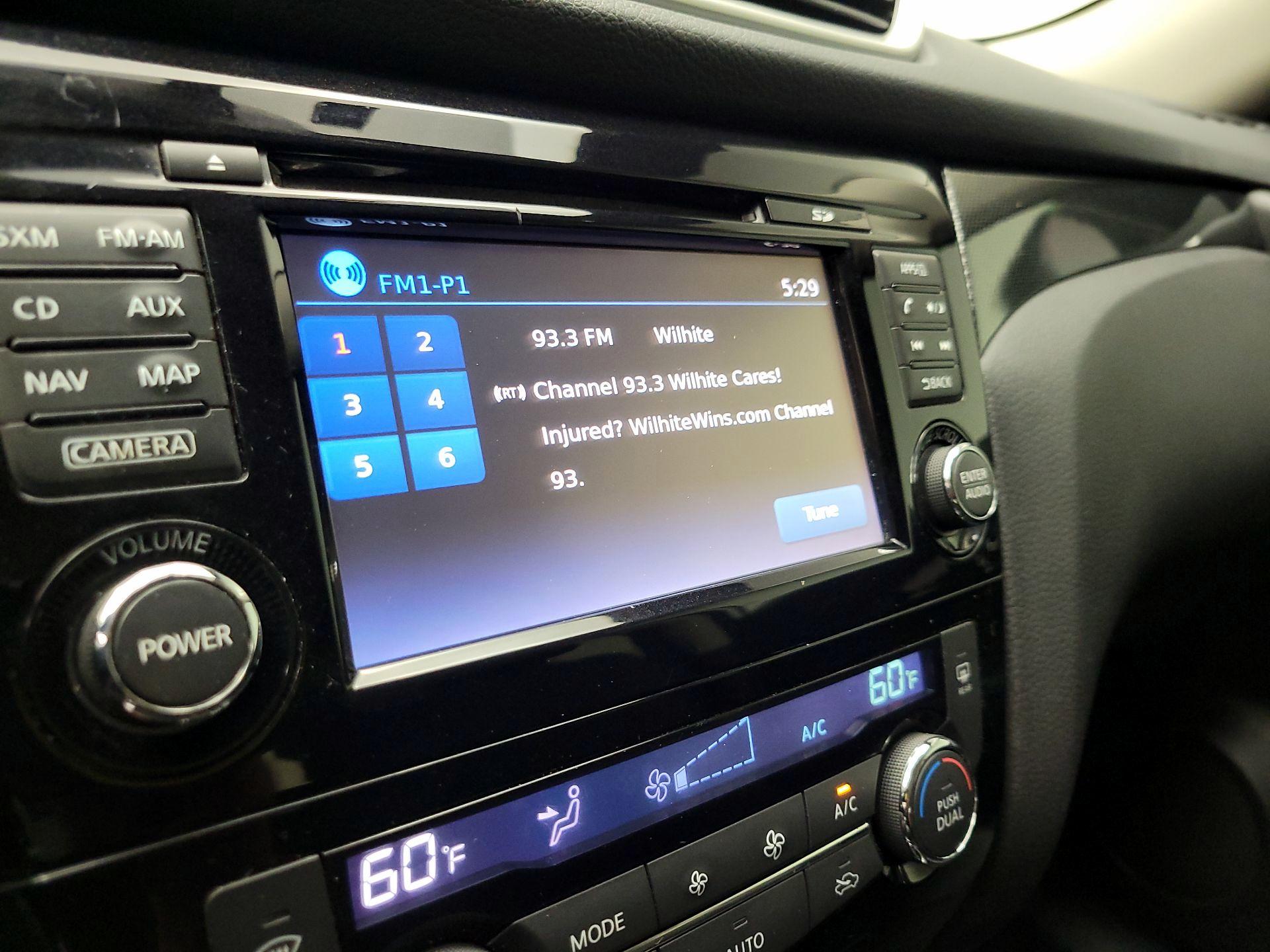 Thumbnail: 2016 Nissan Rogue - 16