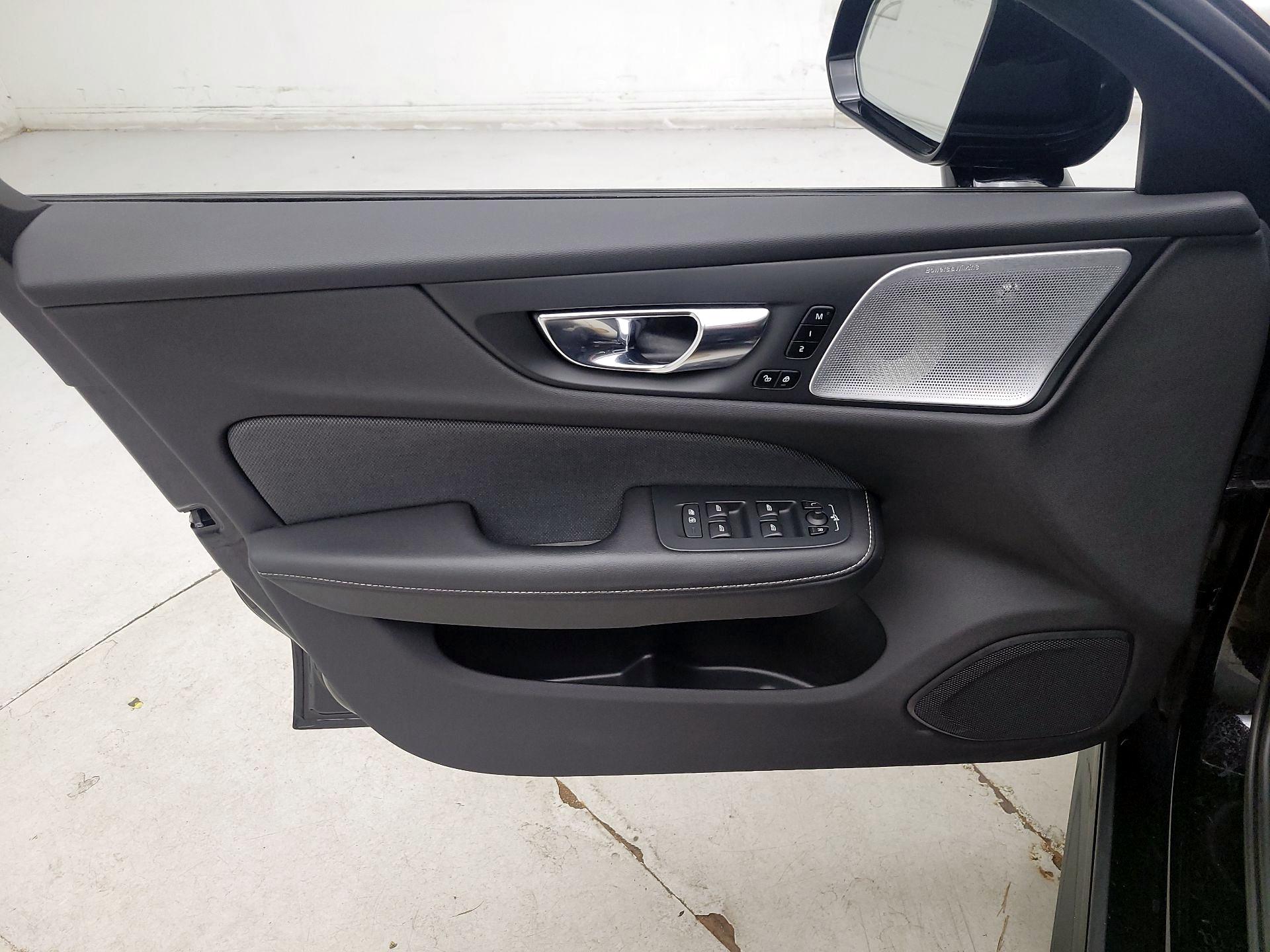 Thumbnail: 2021 Volvo V60 - 12