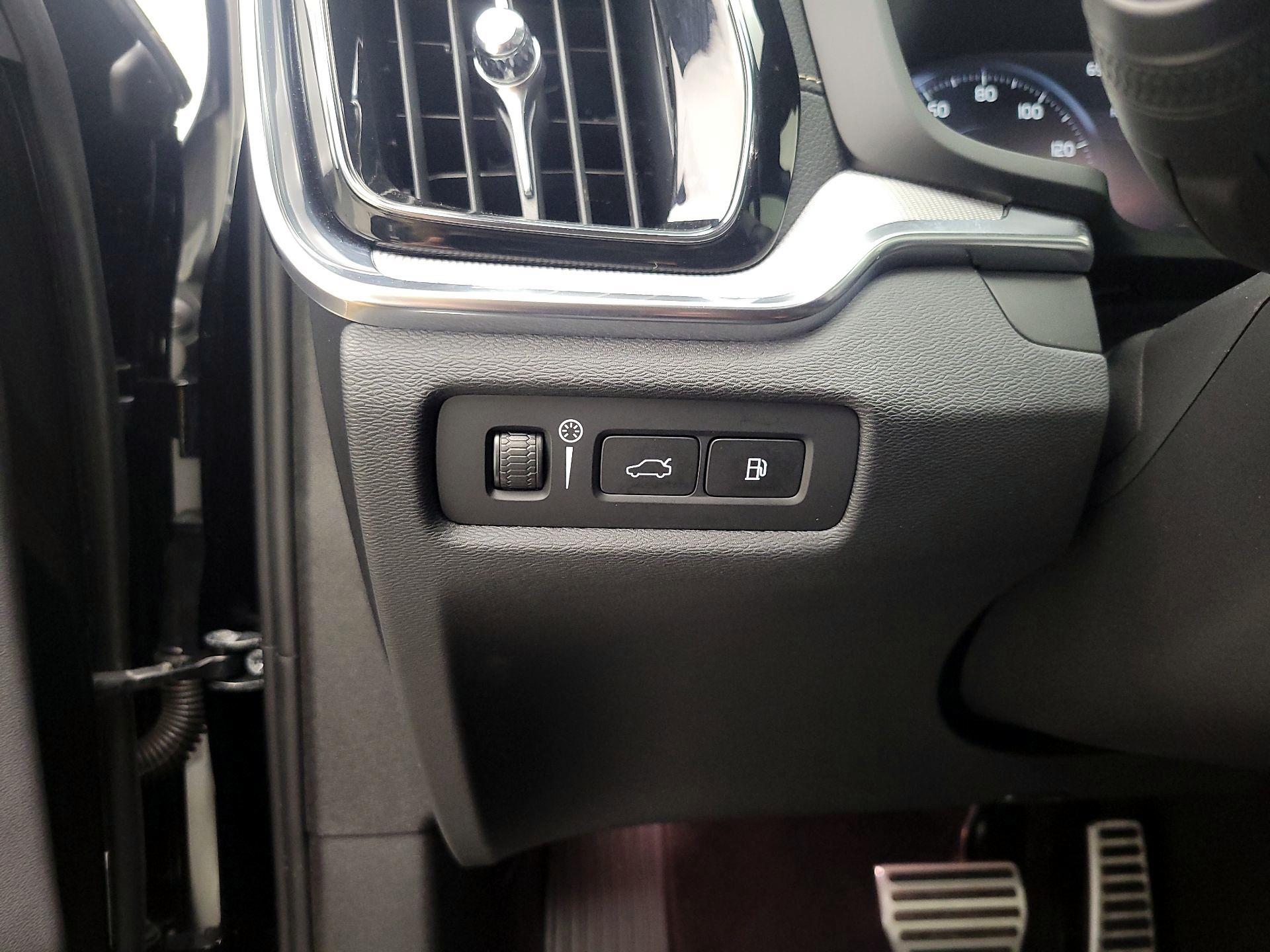 Thumbnail: 2021 Volvo V60 - 13