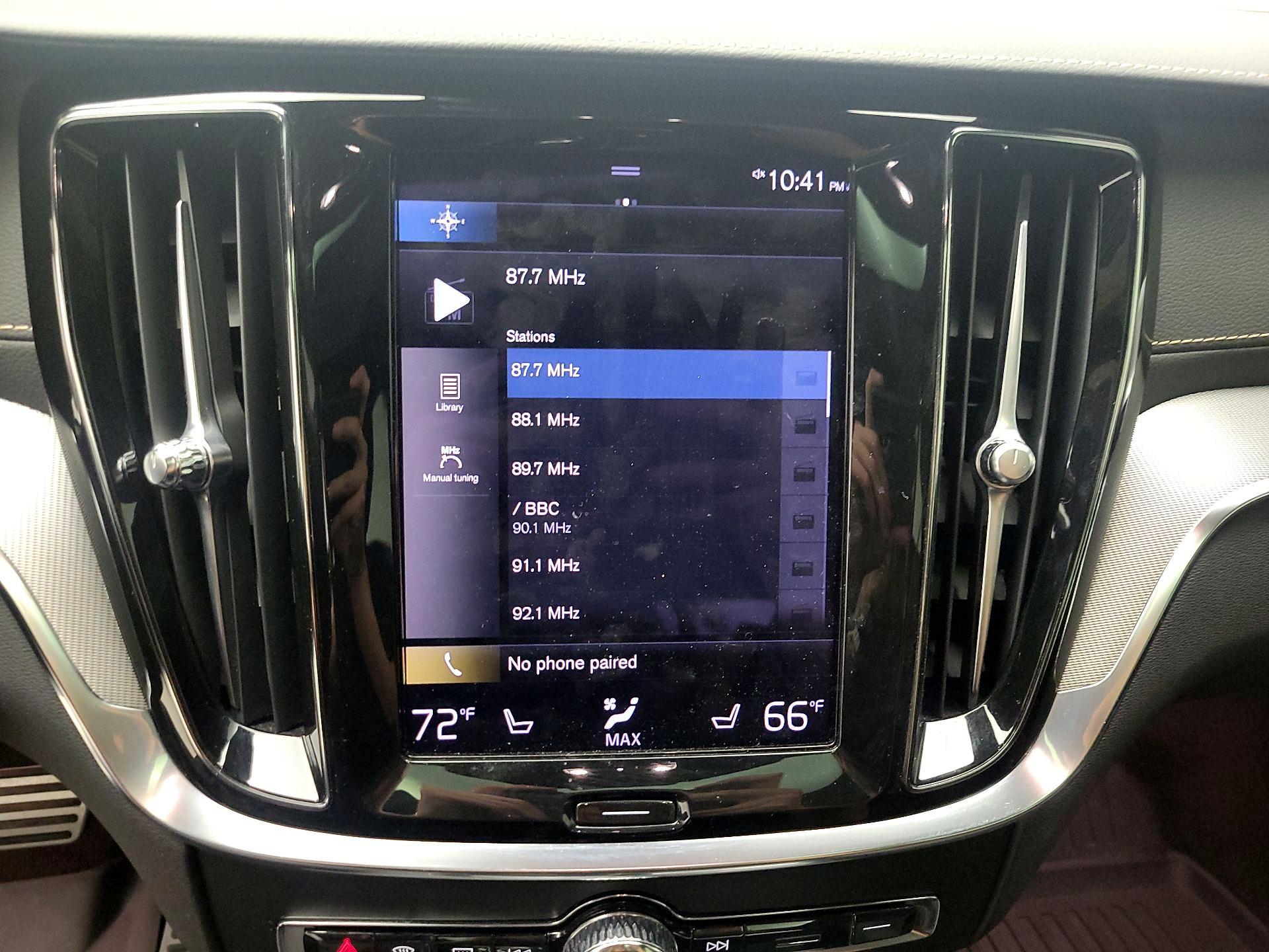 Thumbnail: 2021 Volvo V60 - 16