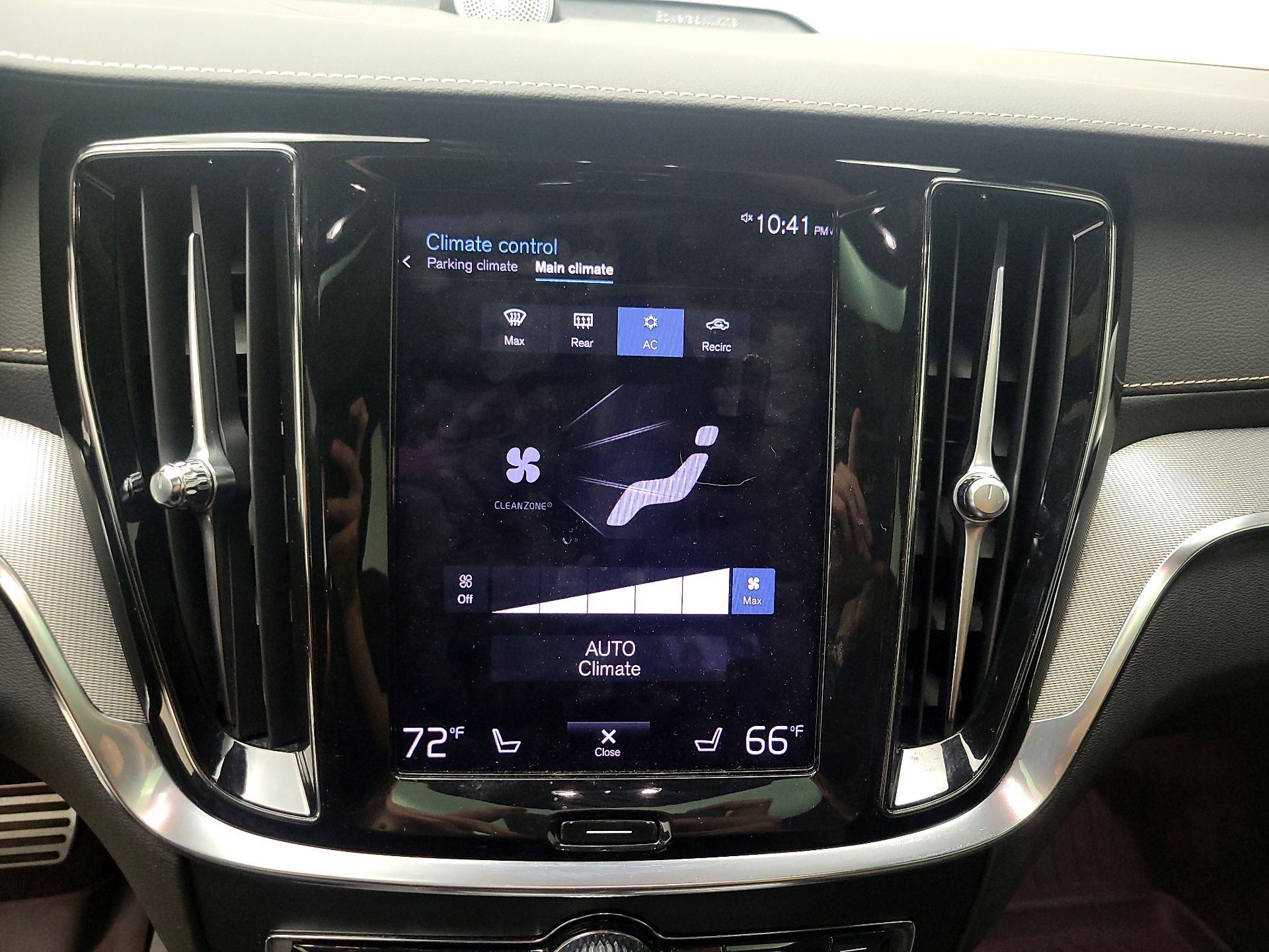 Thumbnail: 2021 Volvo V60 - 17