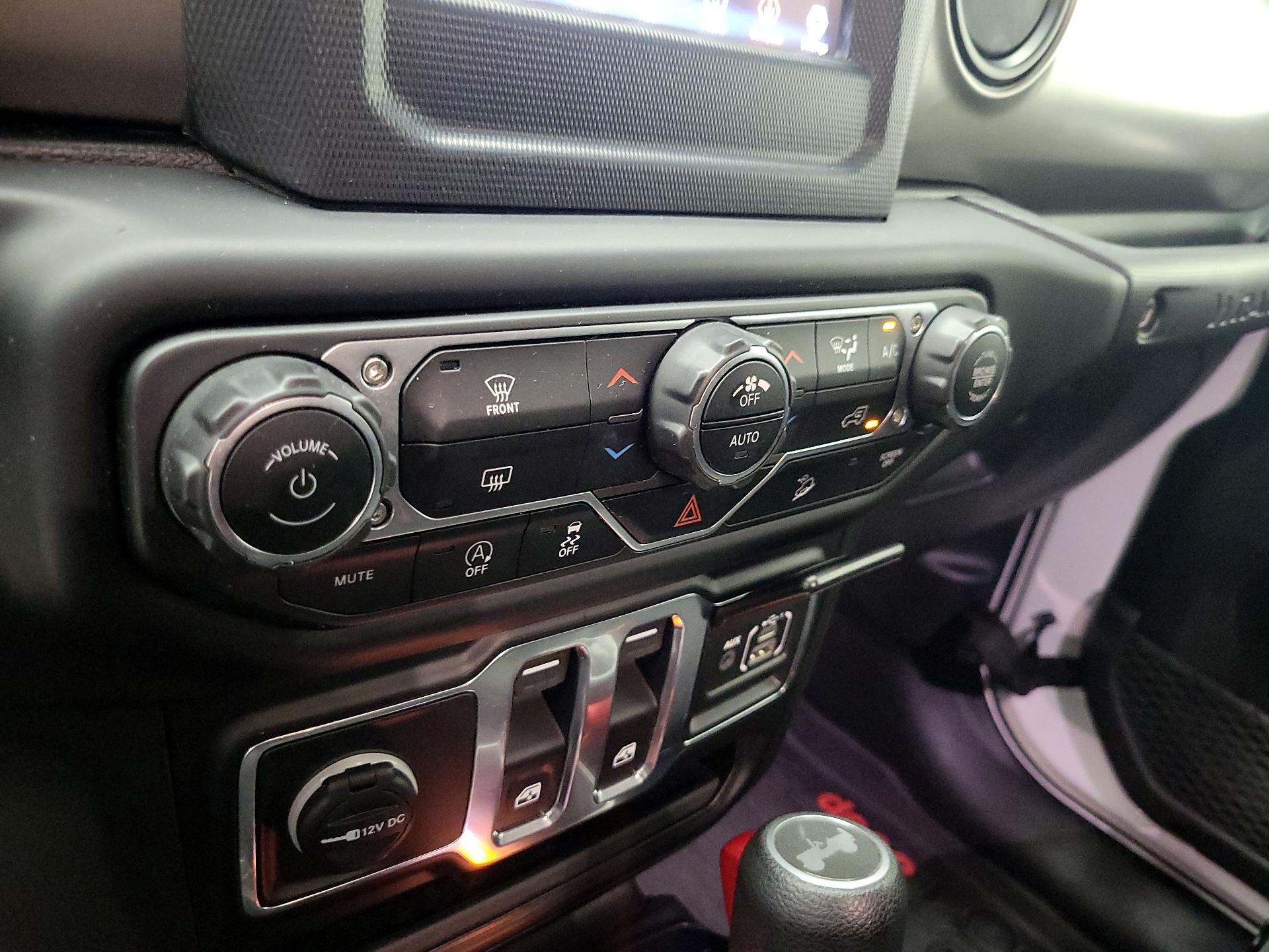 Thumbnail: 2020 Jeep Wrangler - 17