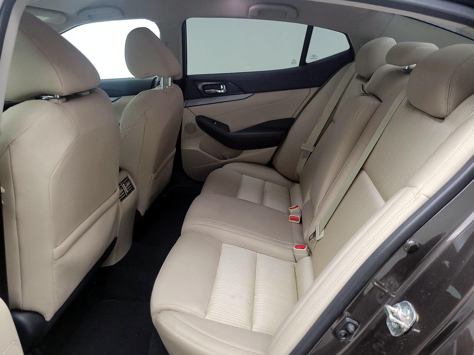Thumbnail: 2016 Nissan Maxima - 20