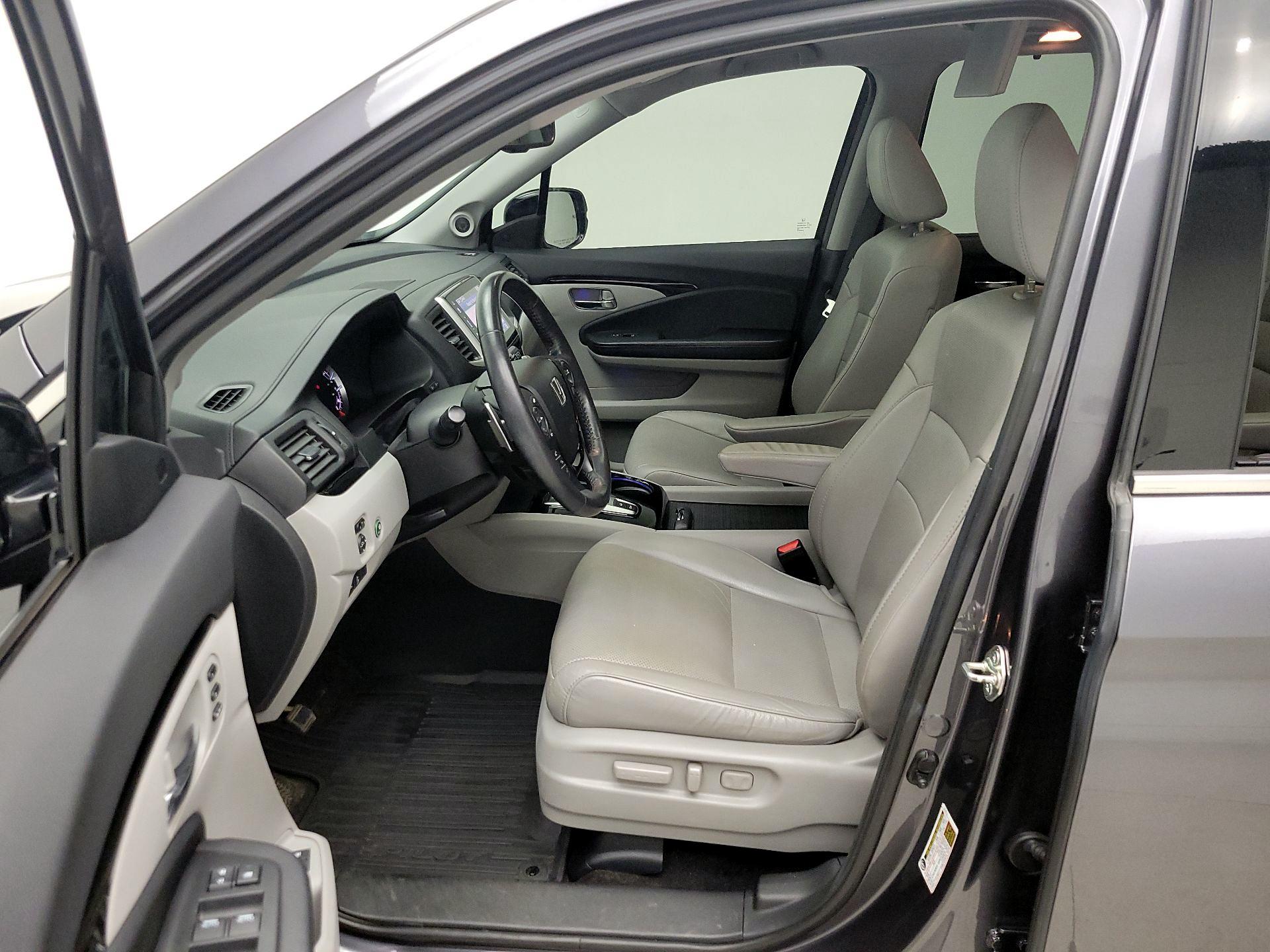 Thumbnail: 2017 Honda Pilot - 11
