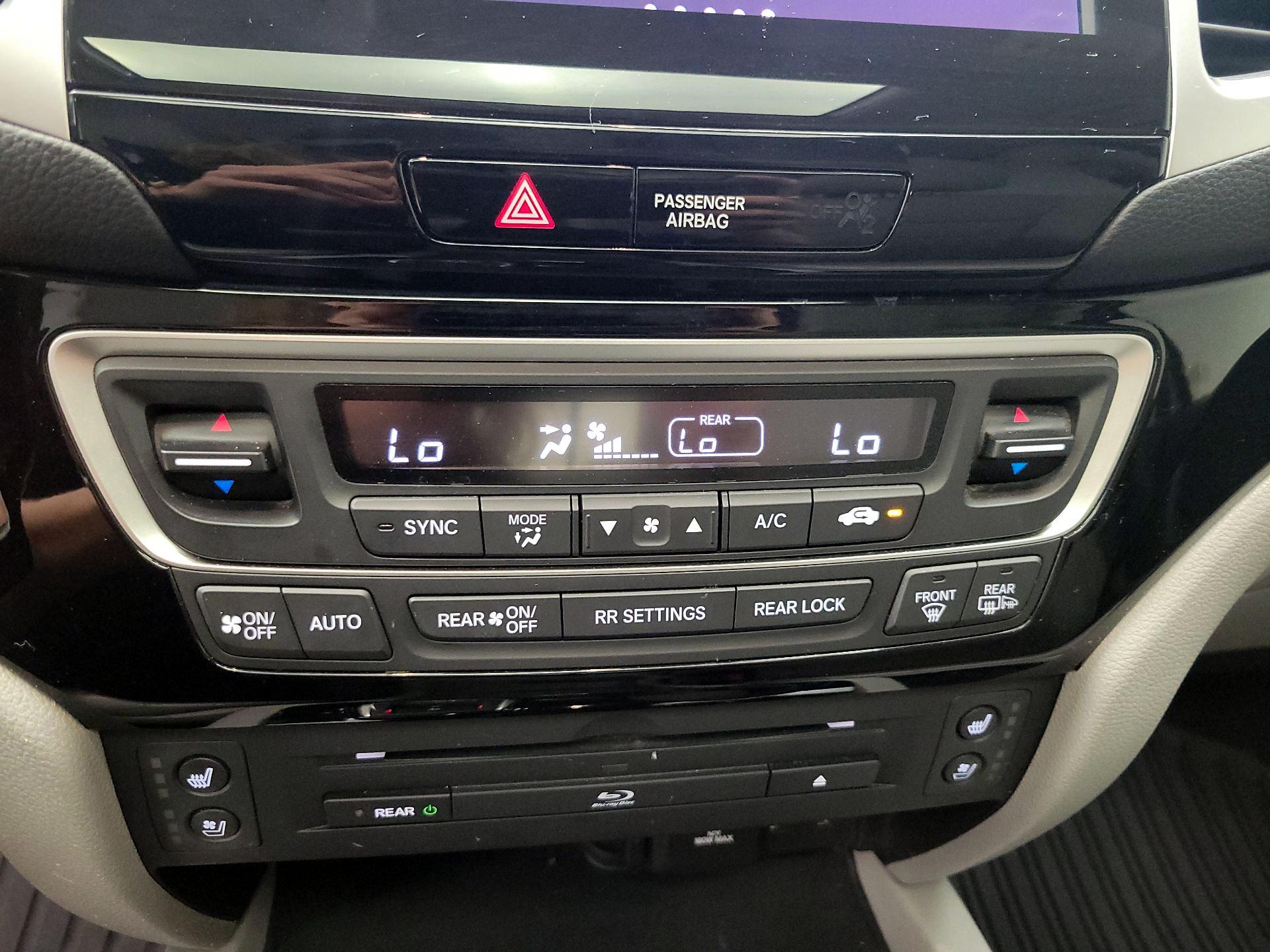 Thumbnail: 2017 Honda Pilot - 17