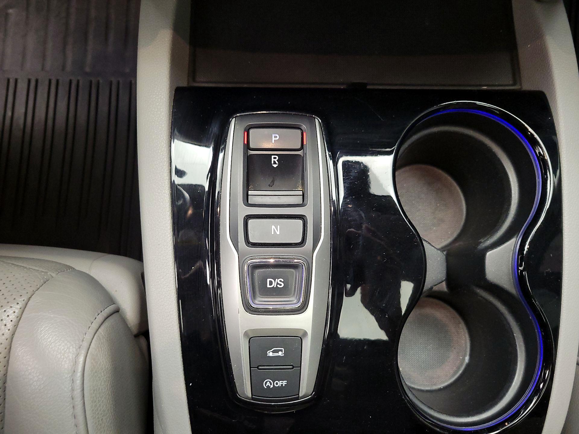 Thumbnail: 2017 Honda Pilot - 18
