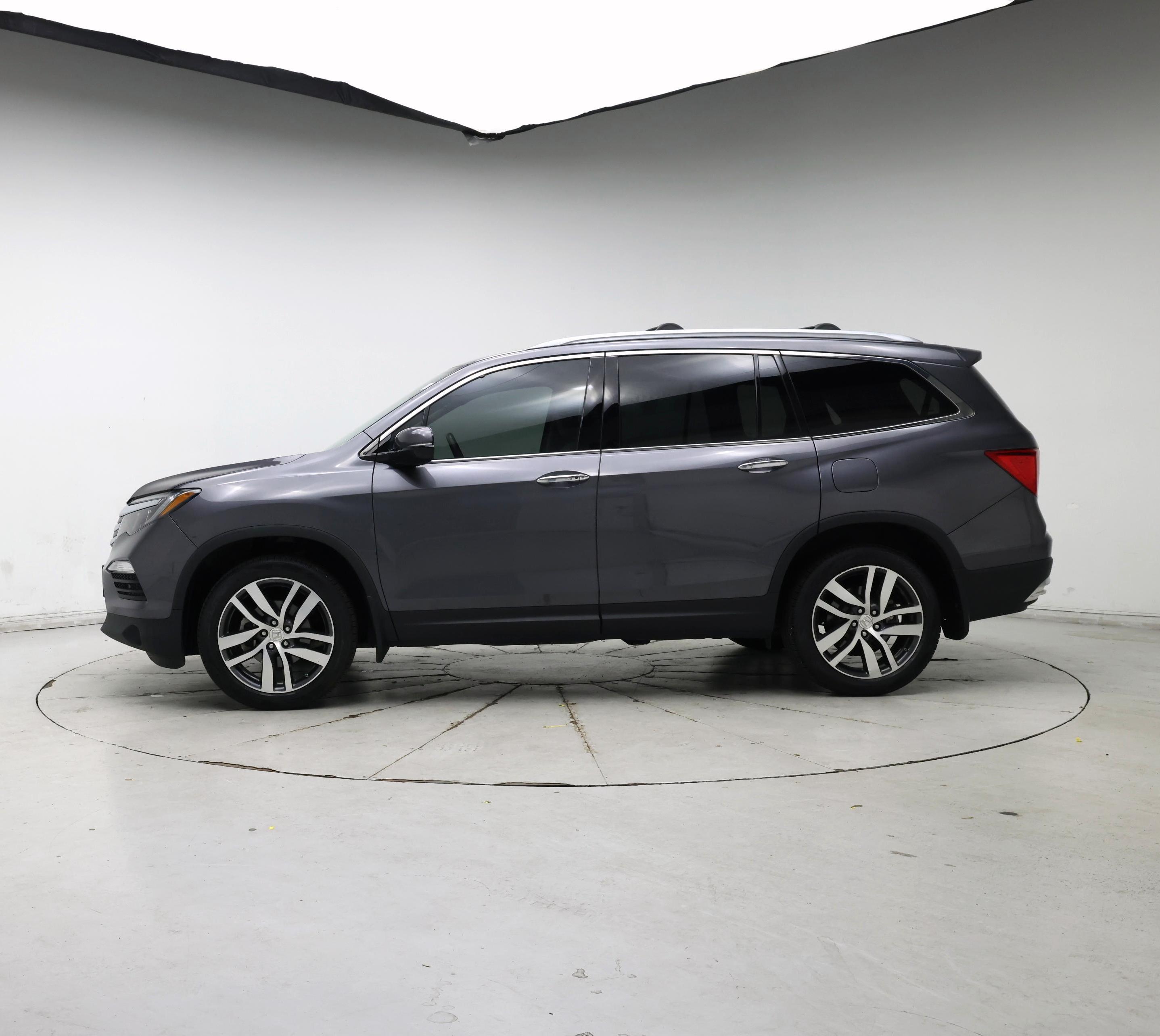 Thumbnail: 2017 Honda Pilot - 3